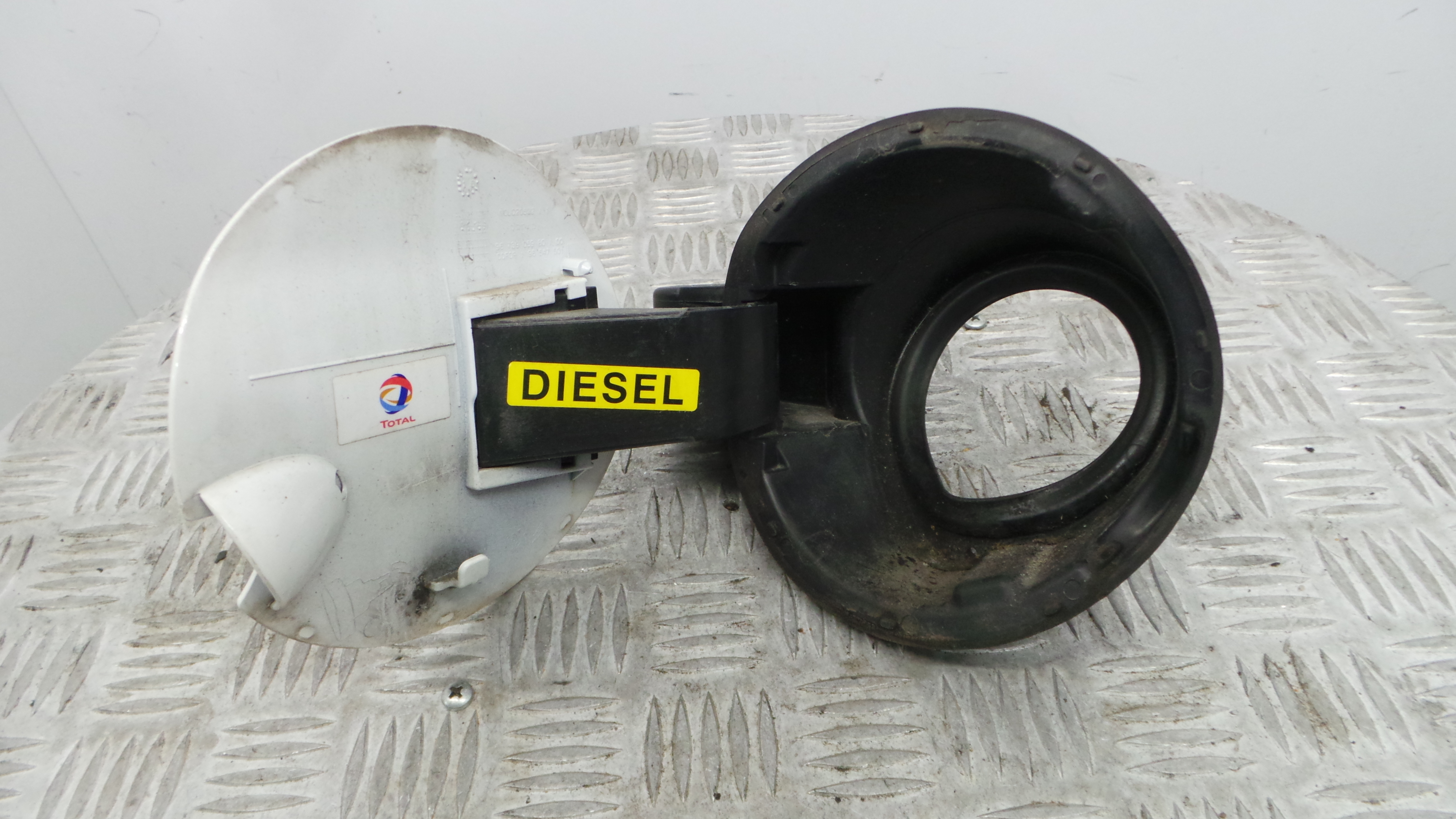 Tampão de Combustivel  9807206080 - PEUGEOT 208 I (CA_, CC_)-36665044