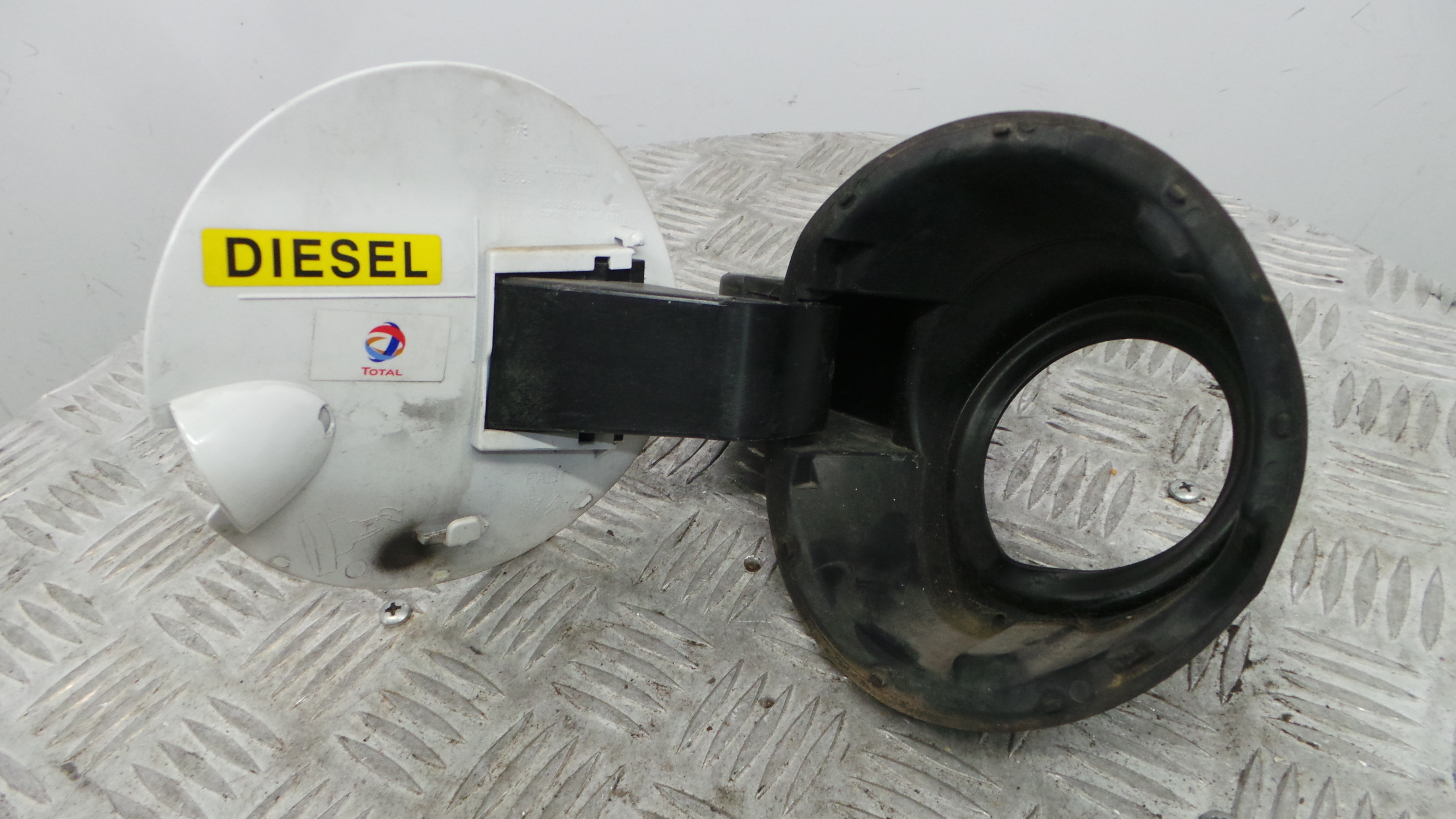 Tampão de Combustivel 9807206080 - PEUGEOT 208 I (CA_, CC_)-36665064