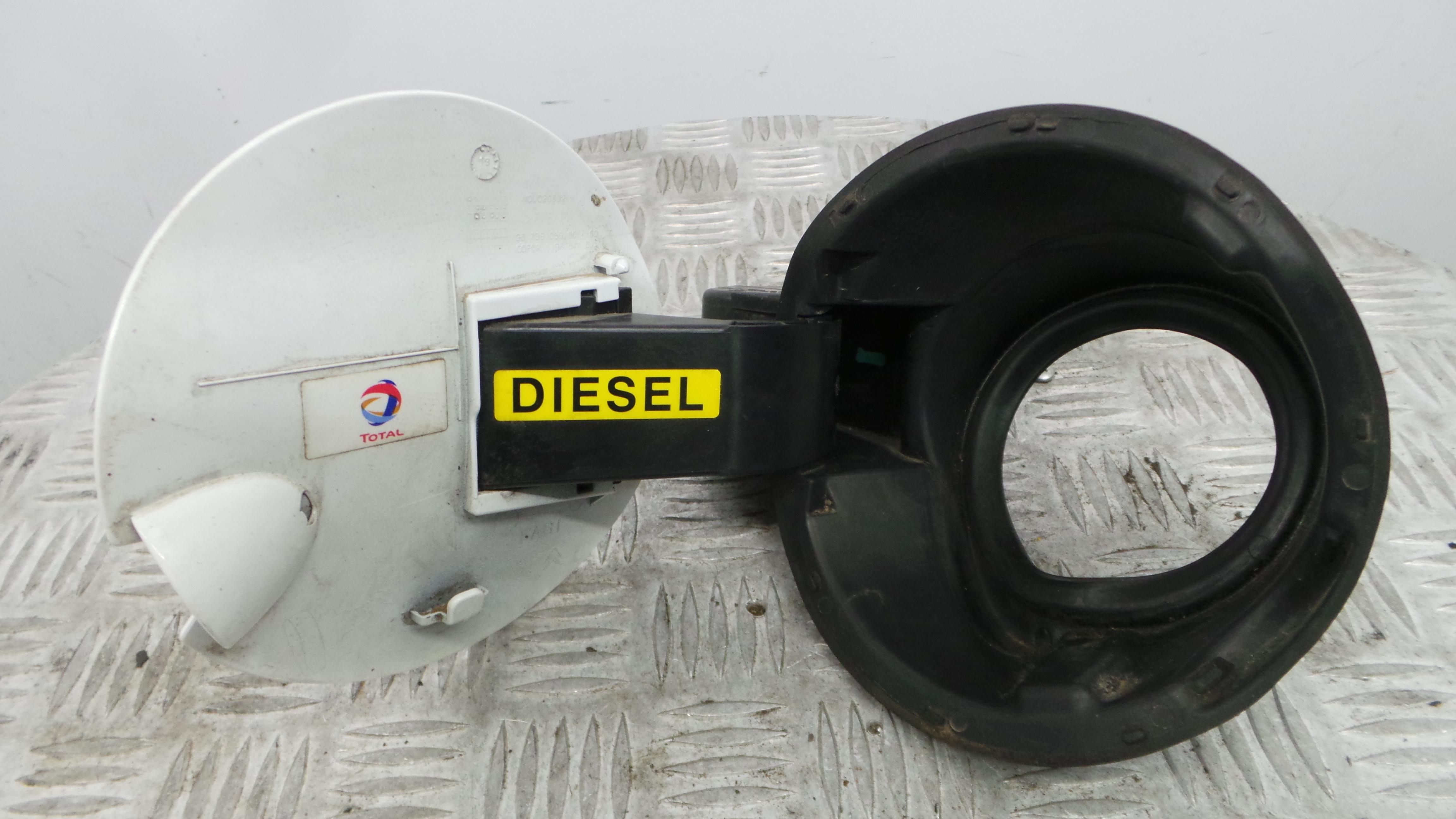 Tampão de Combustivel 9807206080 - PEUGEOT 208 I (CA_, CC_)-36665079