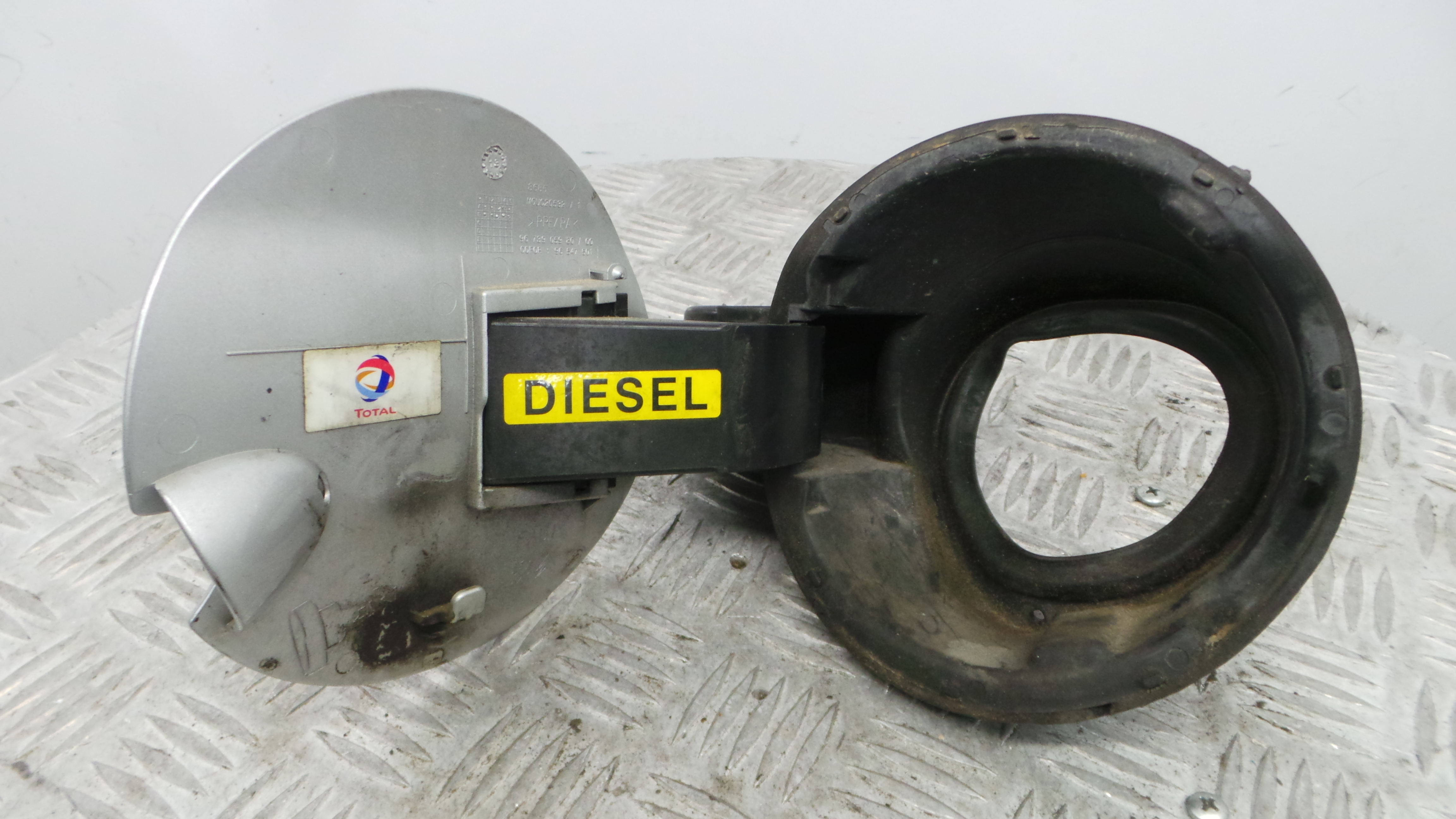 Tampão de Combustivel 9807206080 - PEUGEOT 208 I (CA_, CC_)-36665102