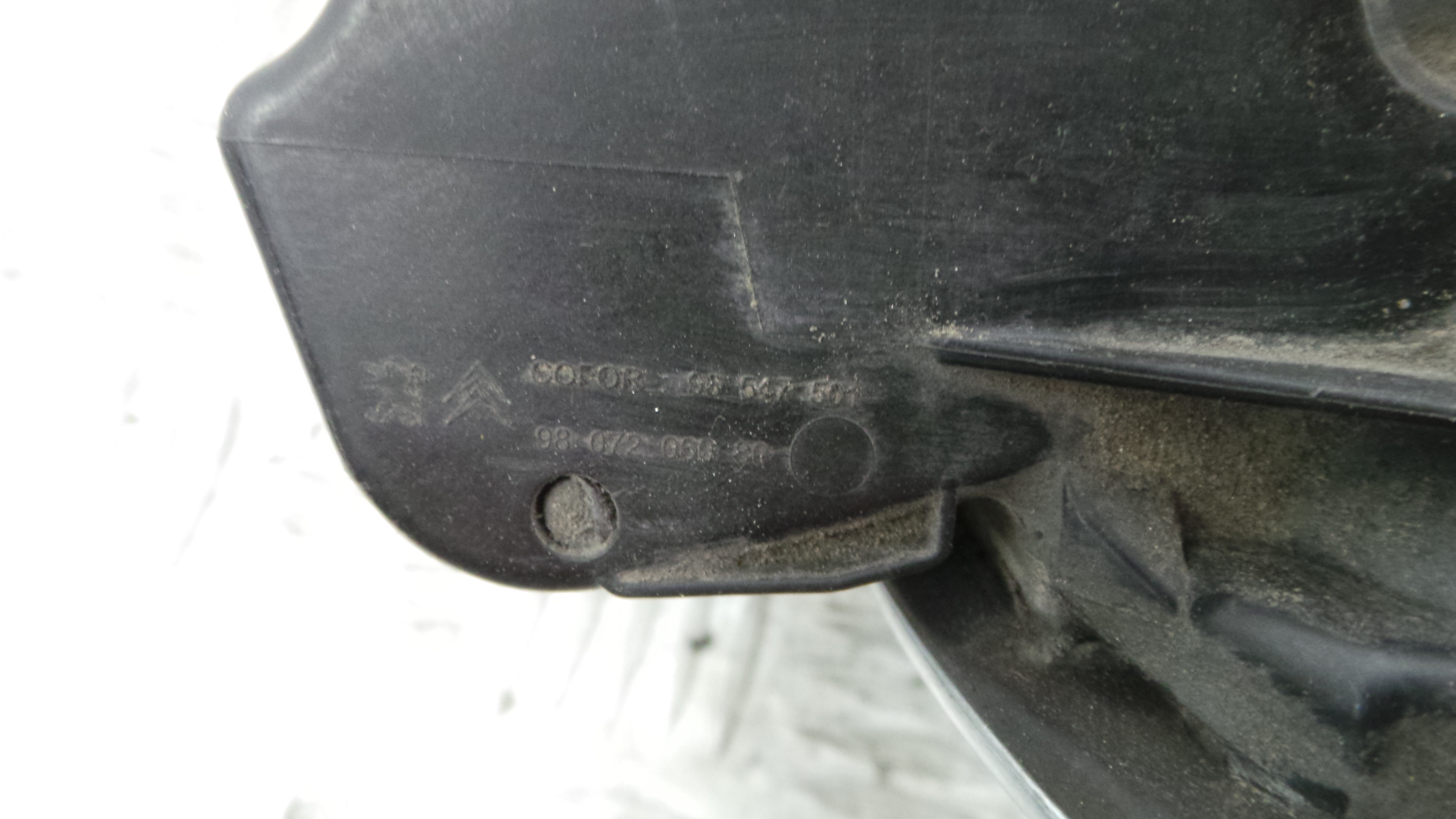 Tampão de Combustivel 9807206080 - PEUGEOT 208 I (CA_, CC_)-36665102