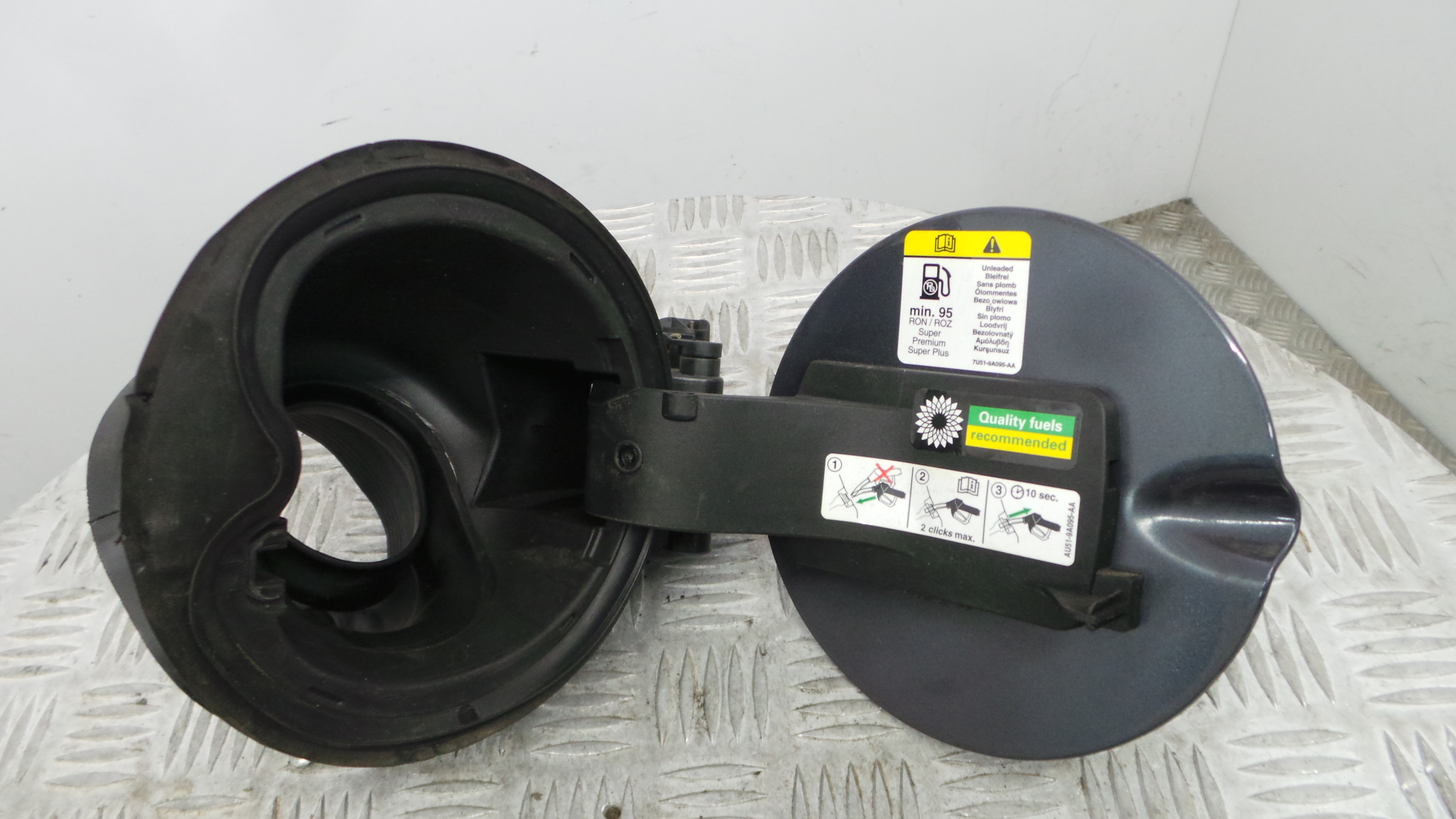 Tampão de Combustivel  BM51-N27936-AD - FORD FOCUS III Turnier-36675951