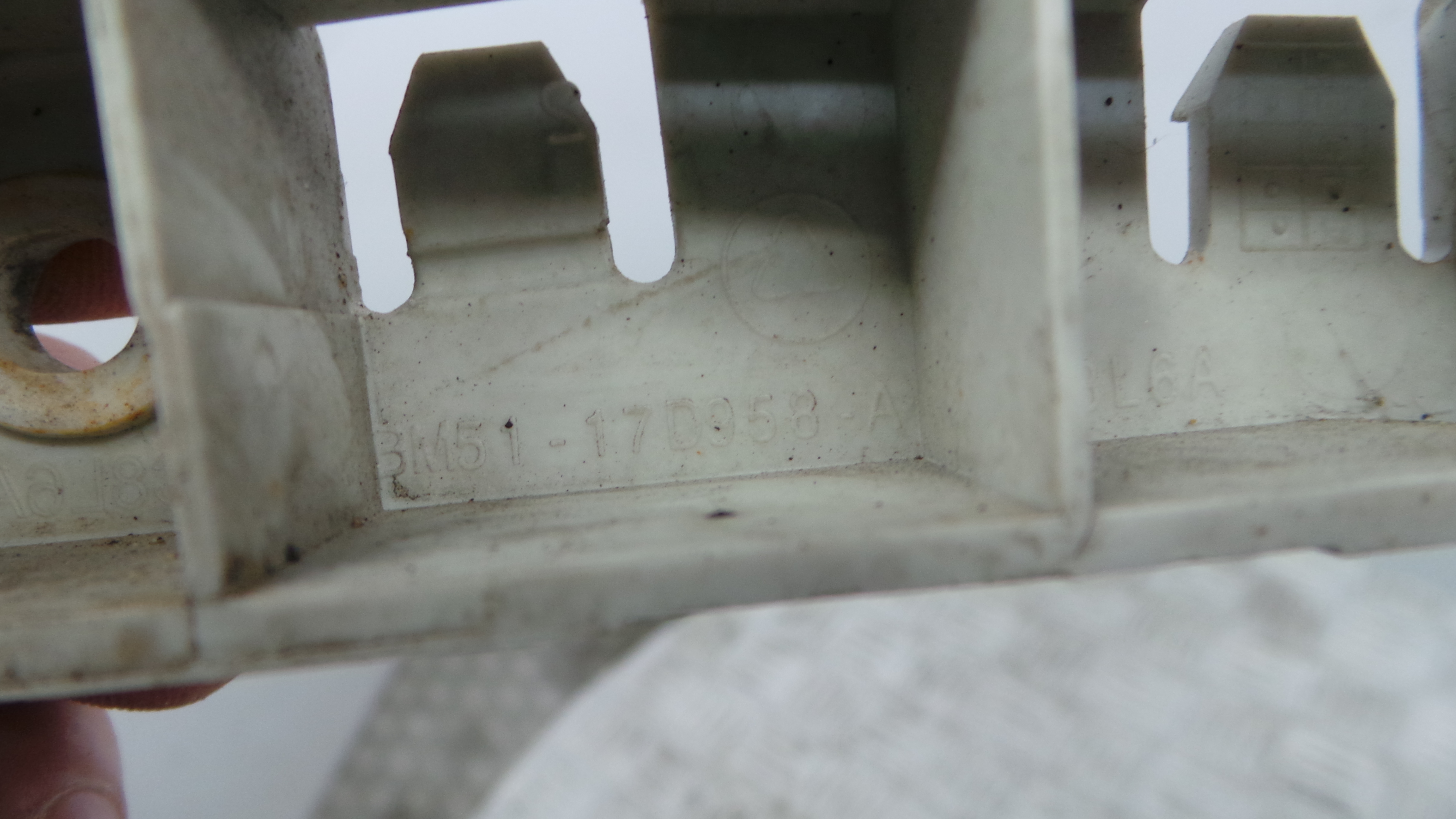 Suporte do Para Choques BM51-17D958-A - FORD FOCUS III Turnier-36676260