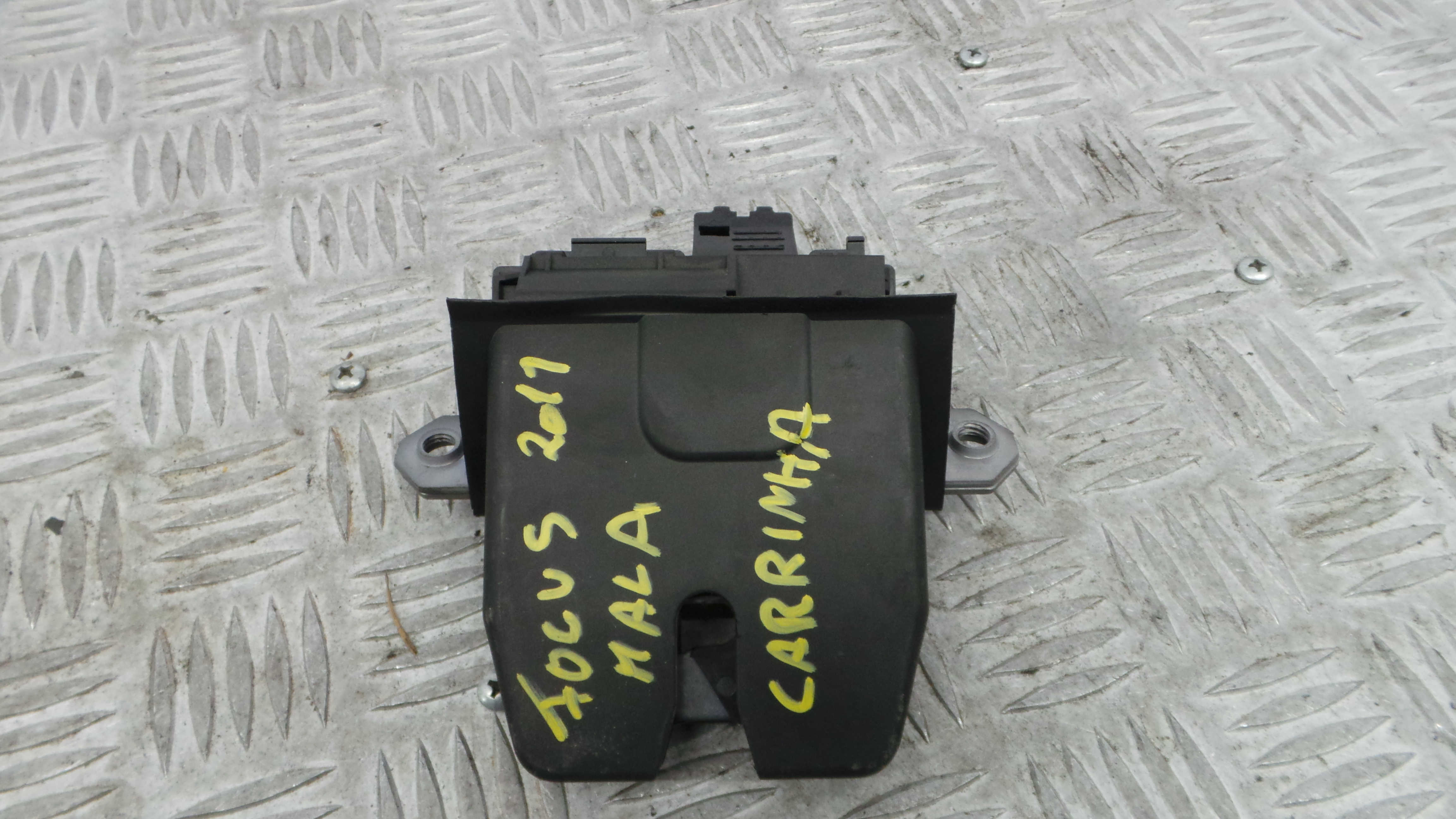 Fecho Mala  8M51-R442A66-DA - FORD FOCUS III Turnier-36676315 Fecho Mala  8M51-R442A66-DA - FORD FOCUS III Turnier-36676315