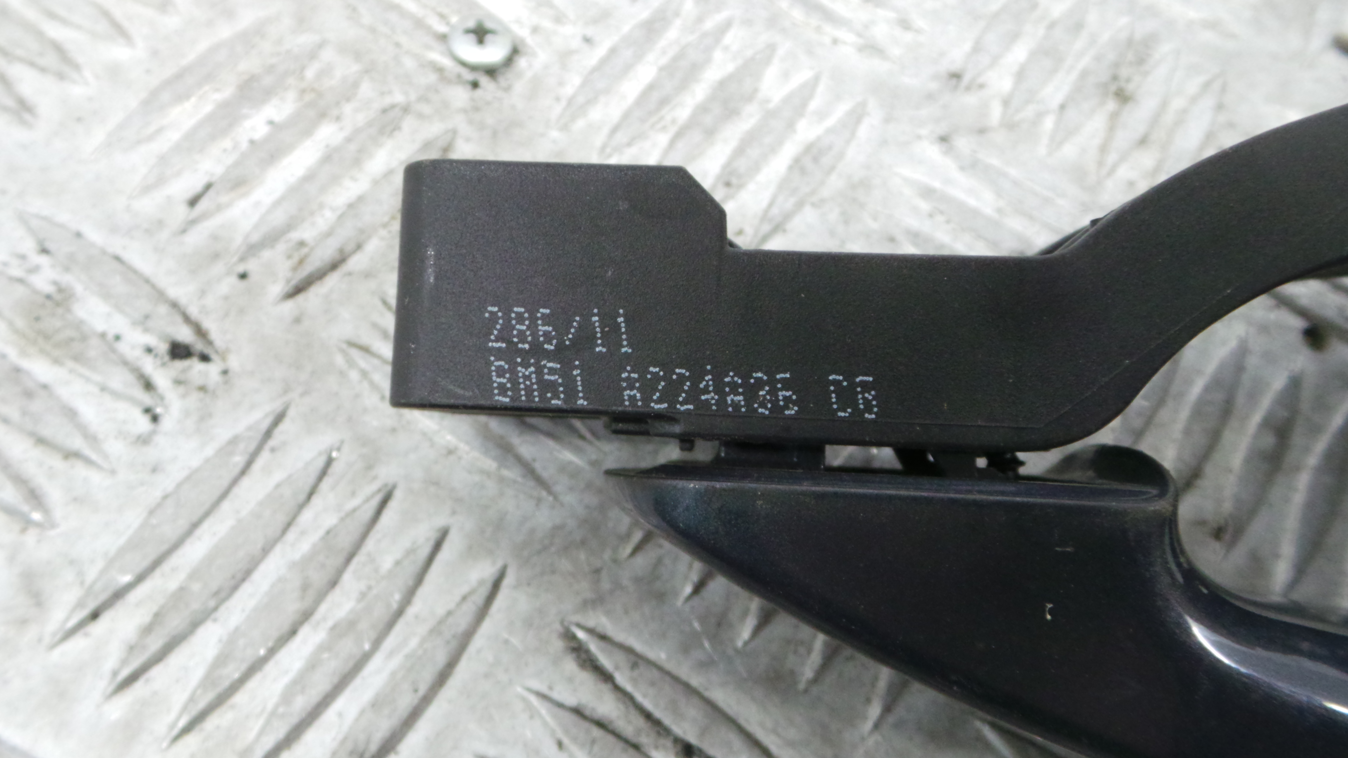 Puxador Exterior Trás Direita   BM51-A224A36-CB - FORD FOCUS III Turnier-36676344