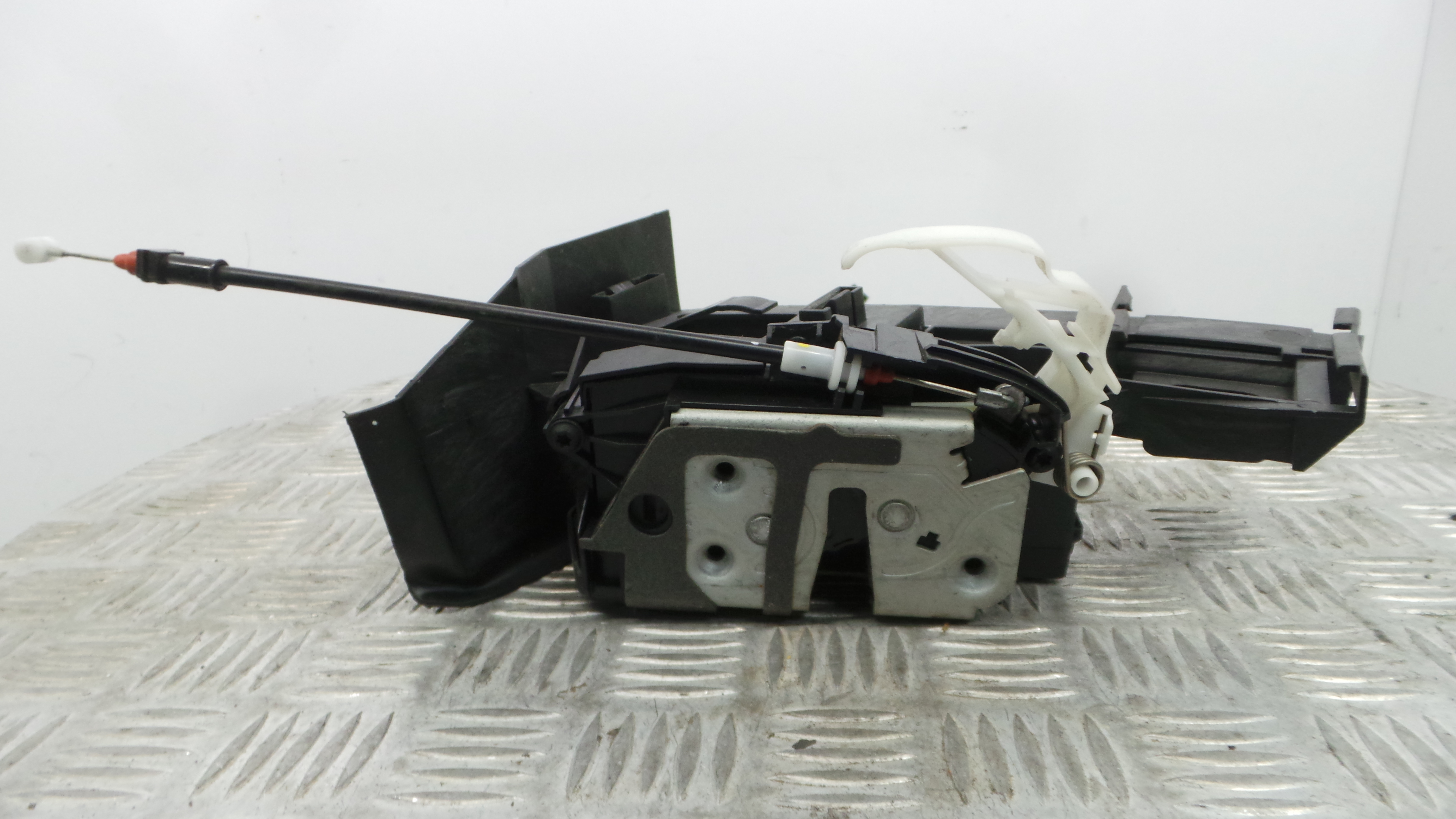 Fecho da Porta Trás Dto BM5A-A26412-AC - FORD FOCUS III Turnier-36676350 Fecho da Porta Trás Dto BM5A-A26412-AC - FORD FOCUS III Turnier-36676350