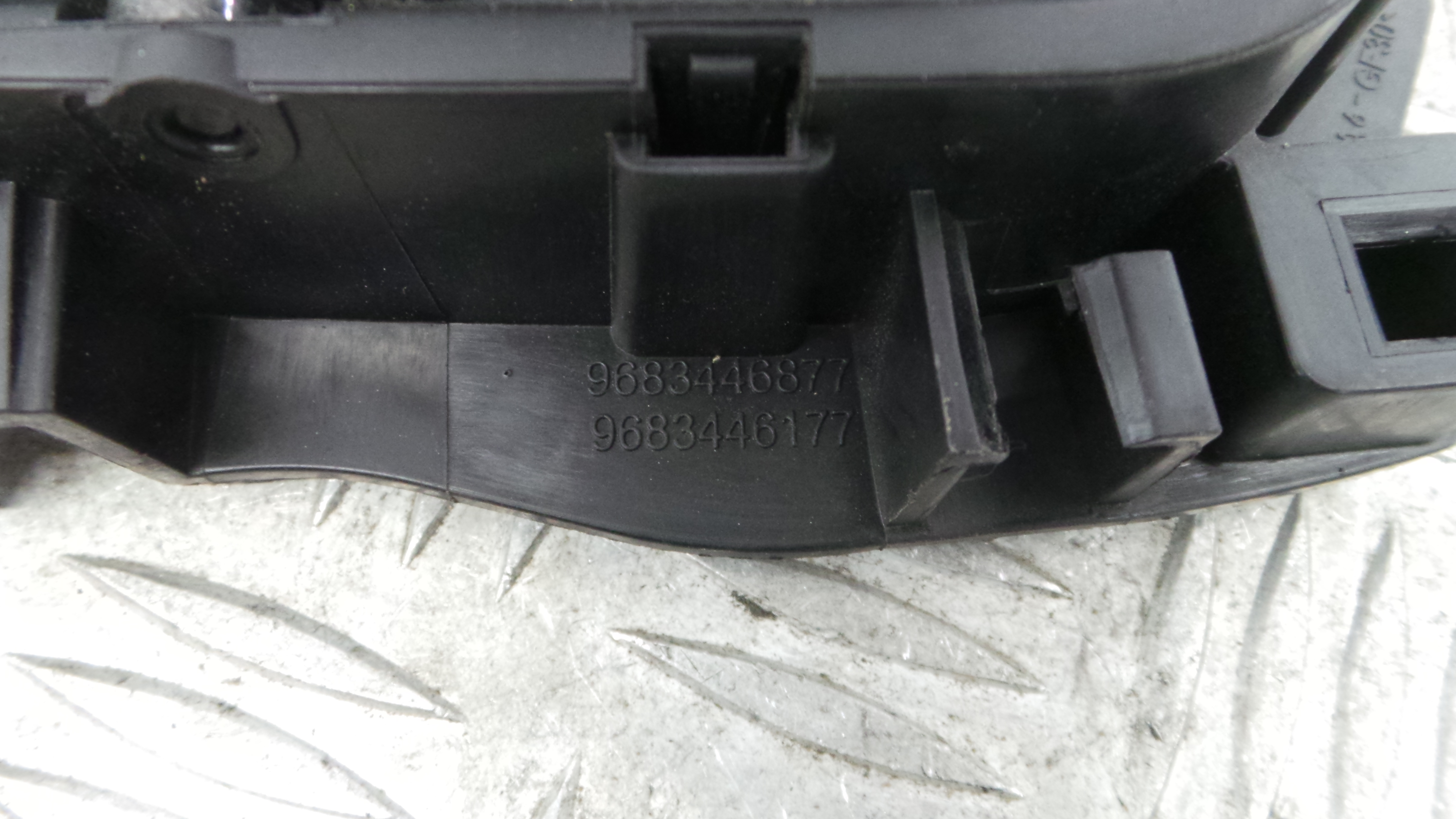 Puxador Interior Frente Esquerdo 9683446877 - CITROËN C3 II (SC_)-36676366