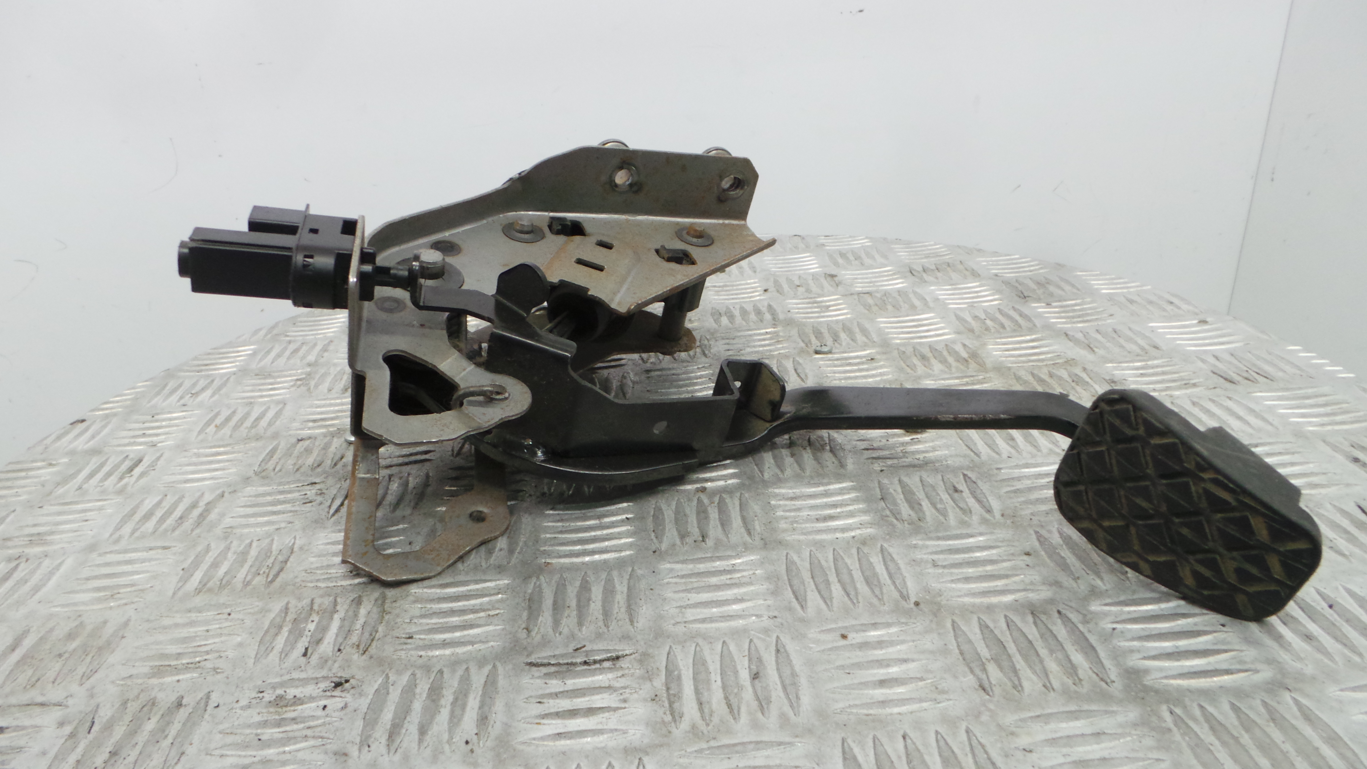 Pedal de Embraiagem 1766725 - FORD FIESTA VI (CB1, CCN)-36676583