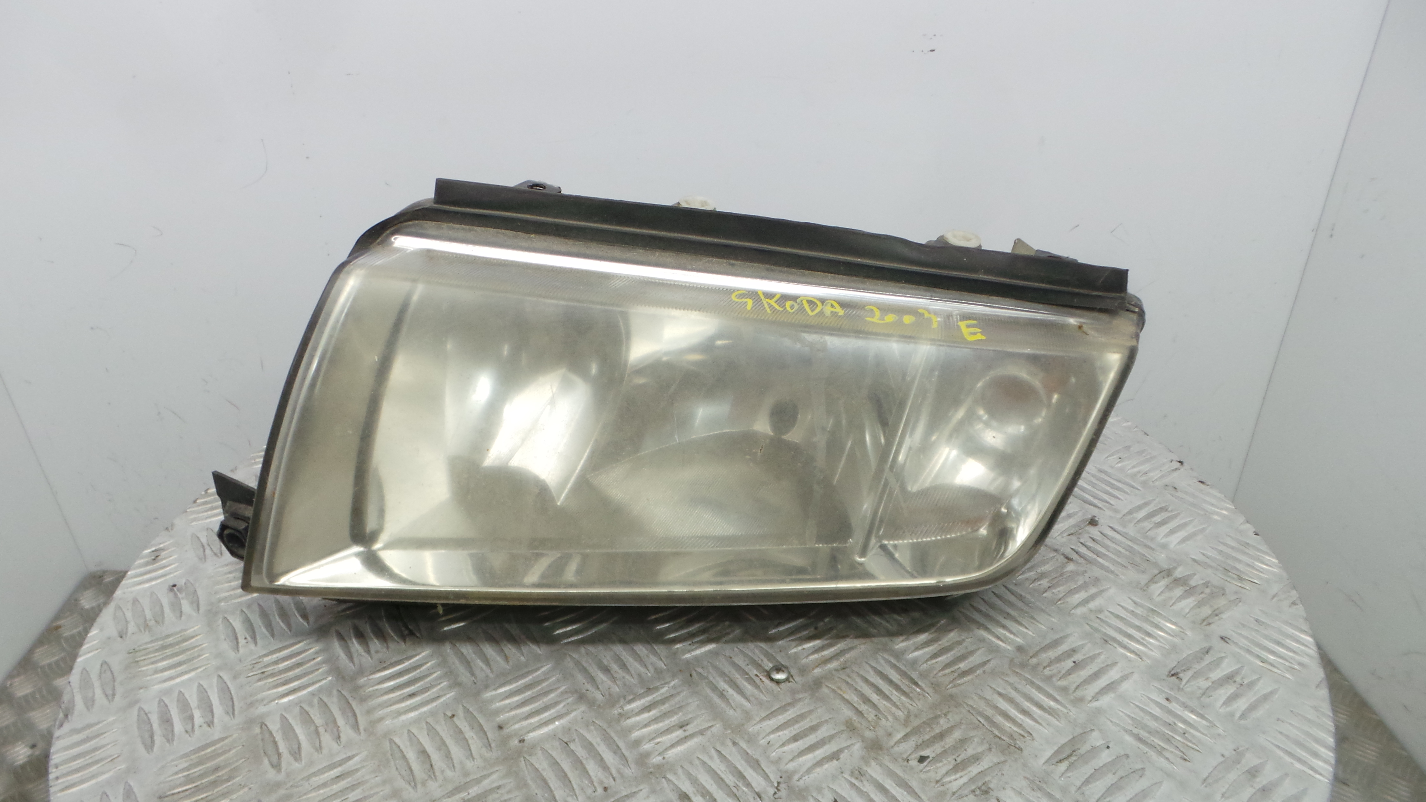 Ótica Esq 08-665-1105L-M - SKODA FABIA I (6Y2)-36676651 Ótica Esq 08-665-1105L-M - SKODA FABIA I (6Y2)-36676651