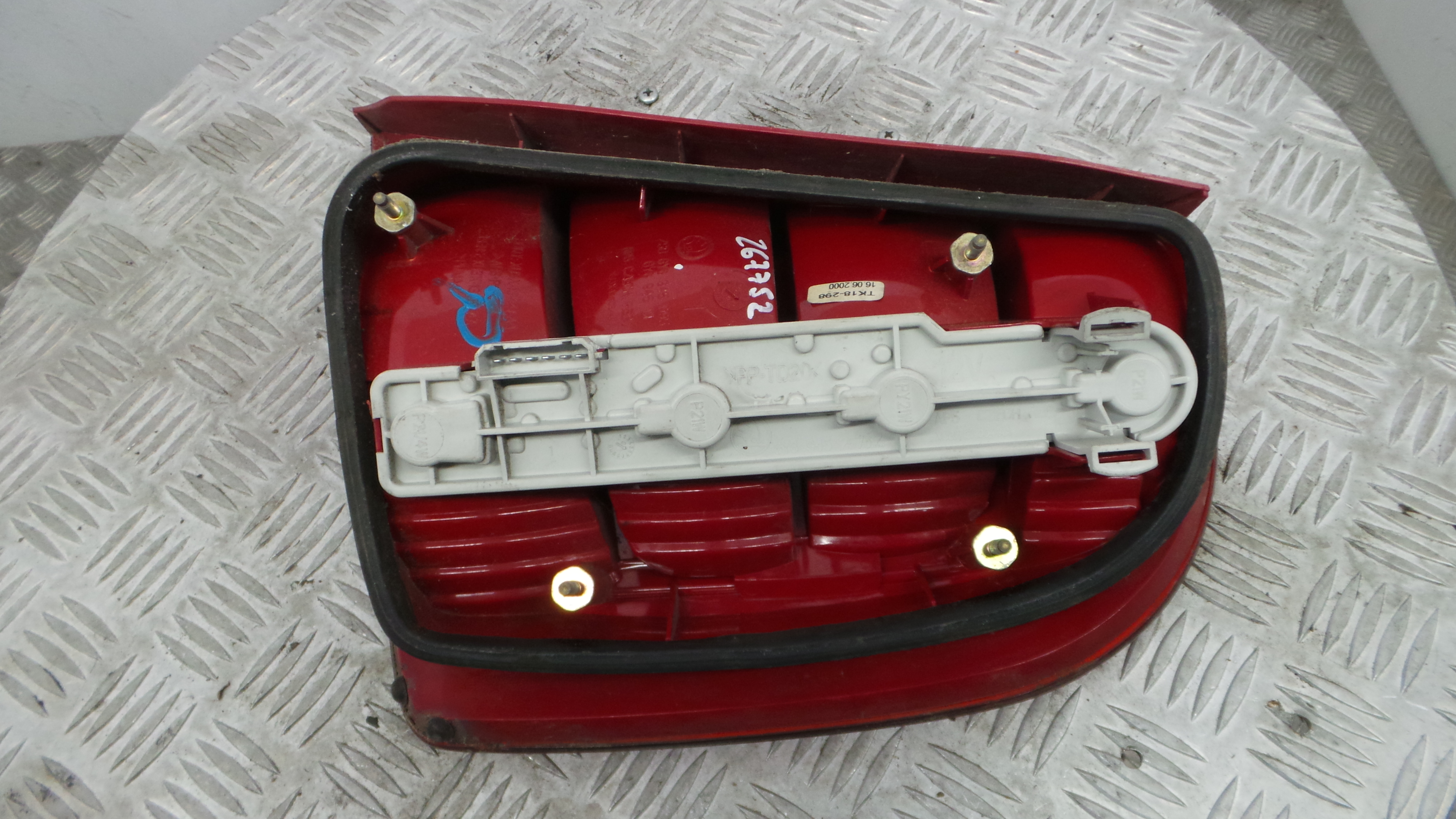 Farolim Stop Esq 6Y6945095 - SKODA FABIA I (6Y2)-36677106