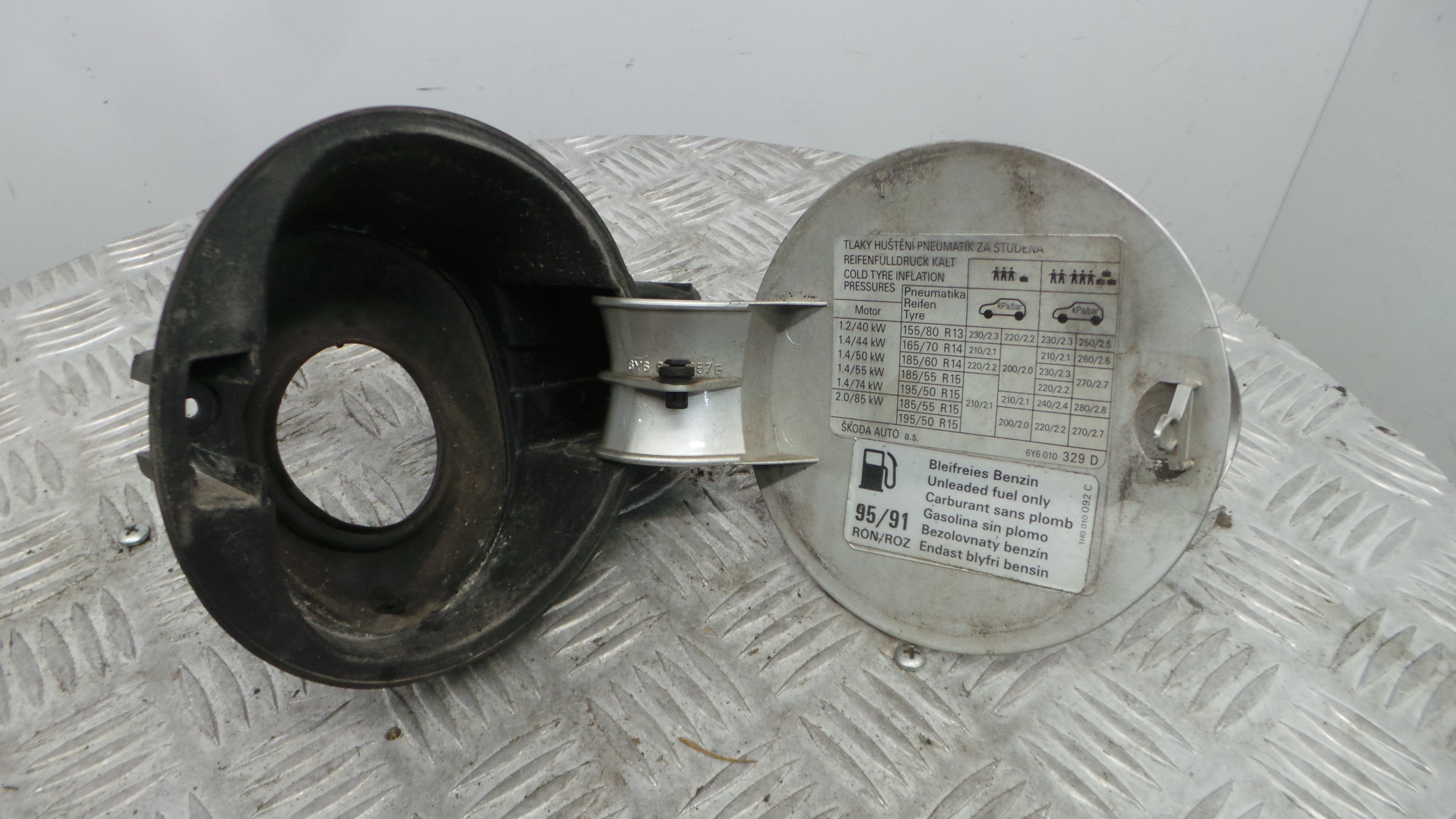 Tampão de Combustivel  6Y6809857B - SKODA FABIA I (6Y2)-36679419