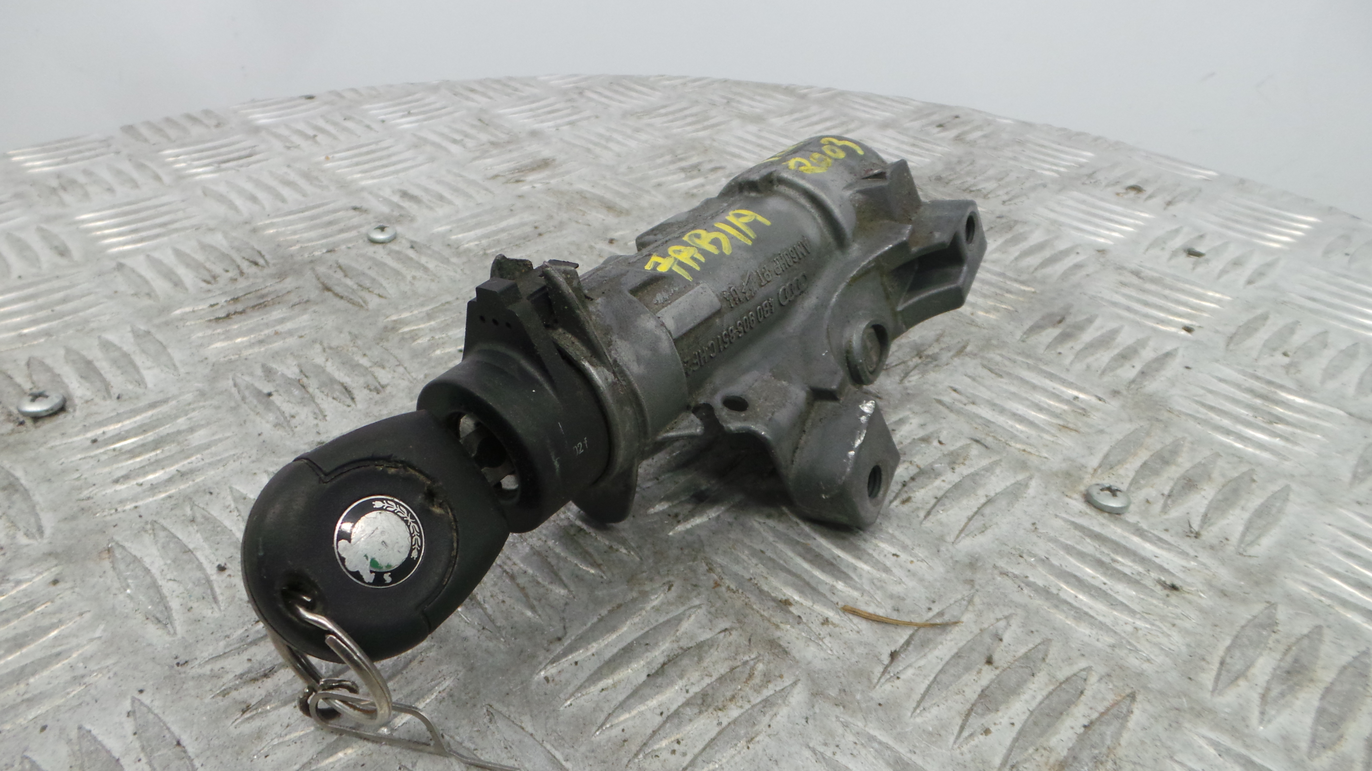 Canhão de ignição 4B0905851 - SKODA FABIA I (6Y2)-36679427 Canhão de ignição 4B0905851 - SKODA FABIA I (6Y2)-36679427