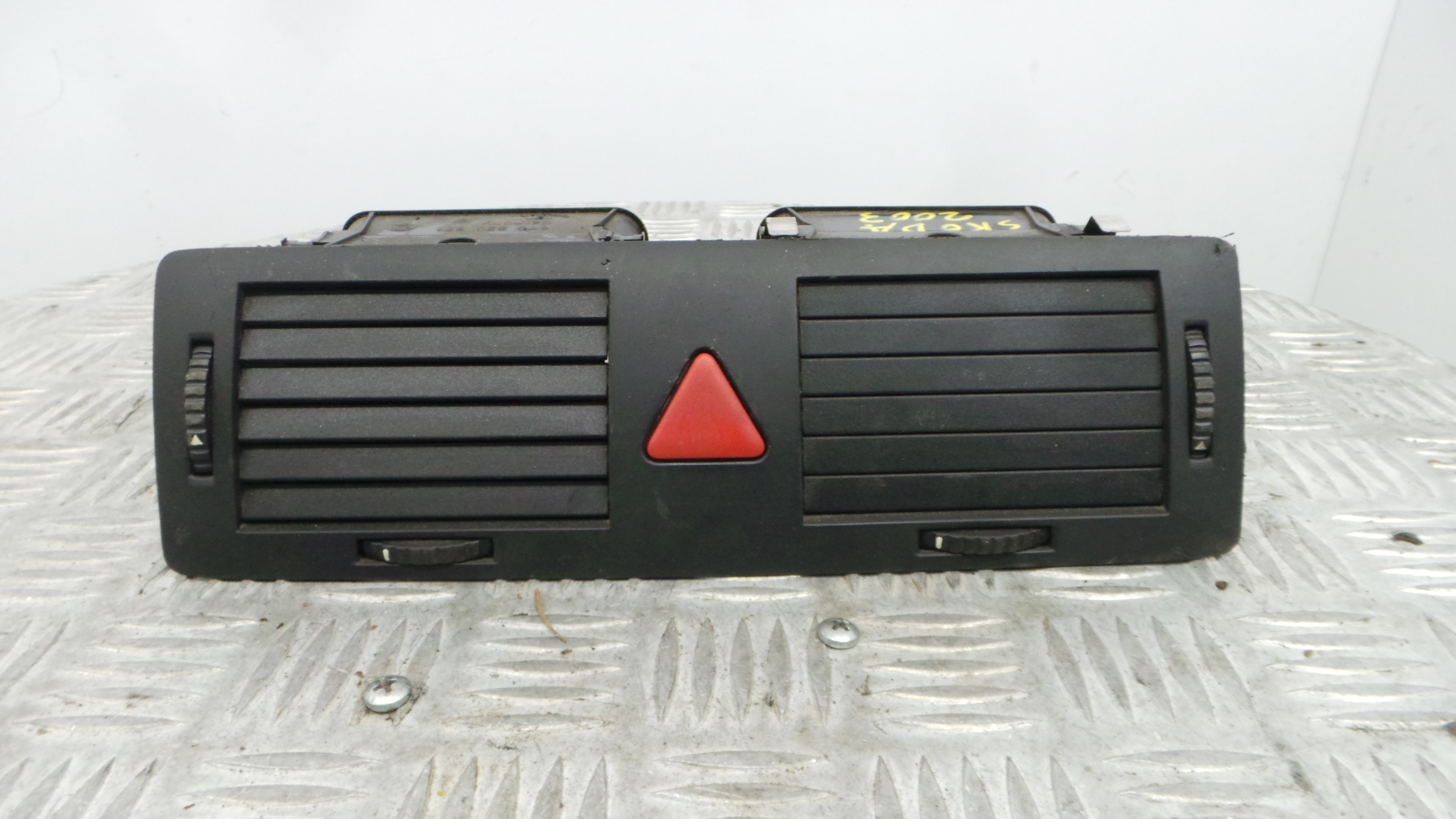 Grelha da Sofagem 6Y0820951 - SKODA FABIA I (6Y2)-36679430 Grelha da Sofagem 6Y0820951 - SKODA FABIA I (6Y2)-36679430