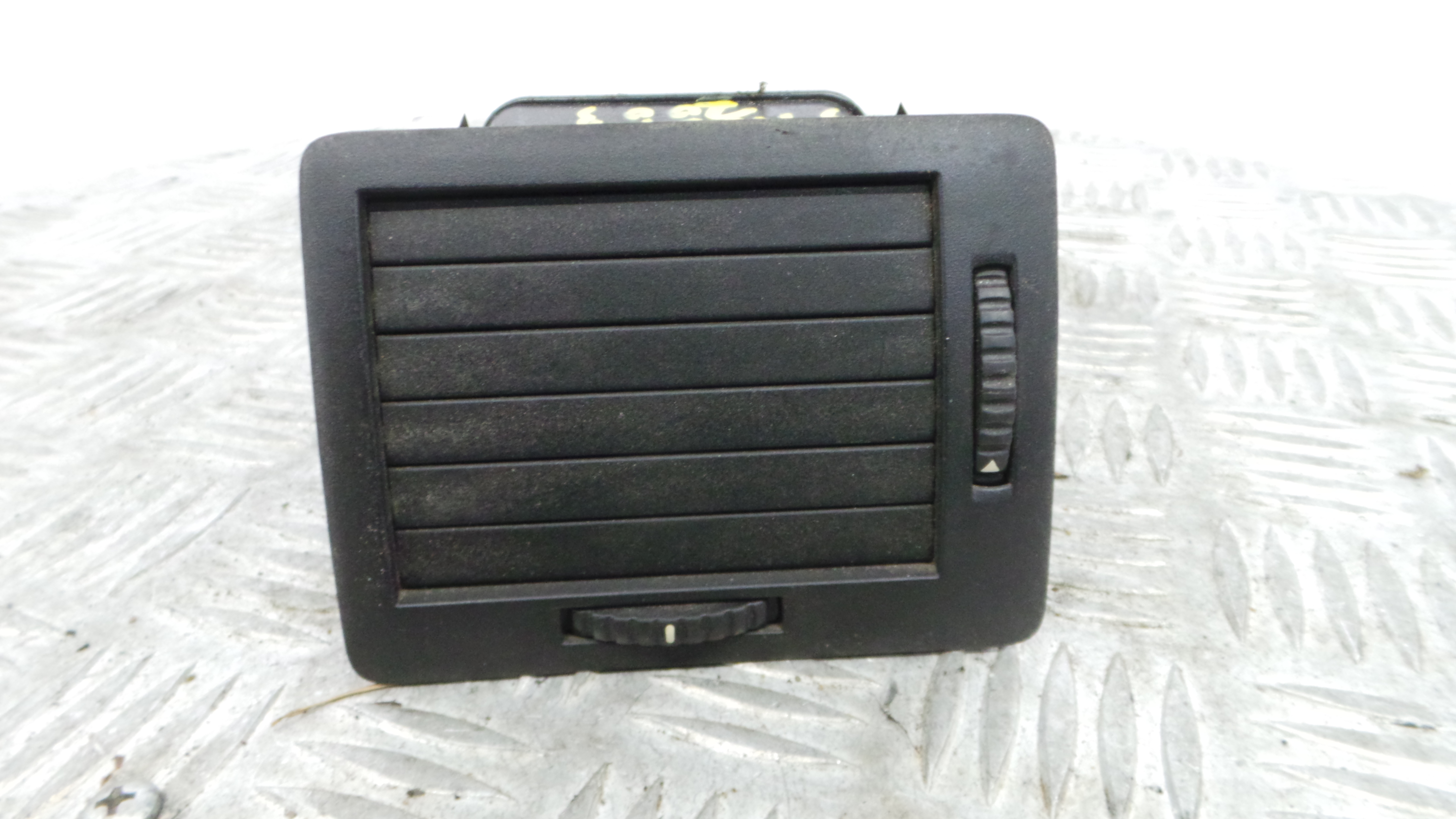 Grelha da Sofagem 6Y0819701 - SKODA FABIA I (6Y2)-36679445 Grelha da Sofagem 6Y0819701 - SKODA FABIA I (6Y2)-36679445