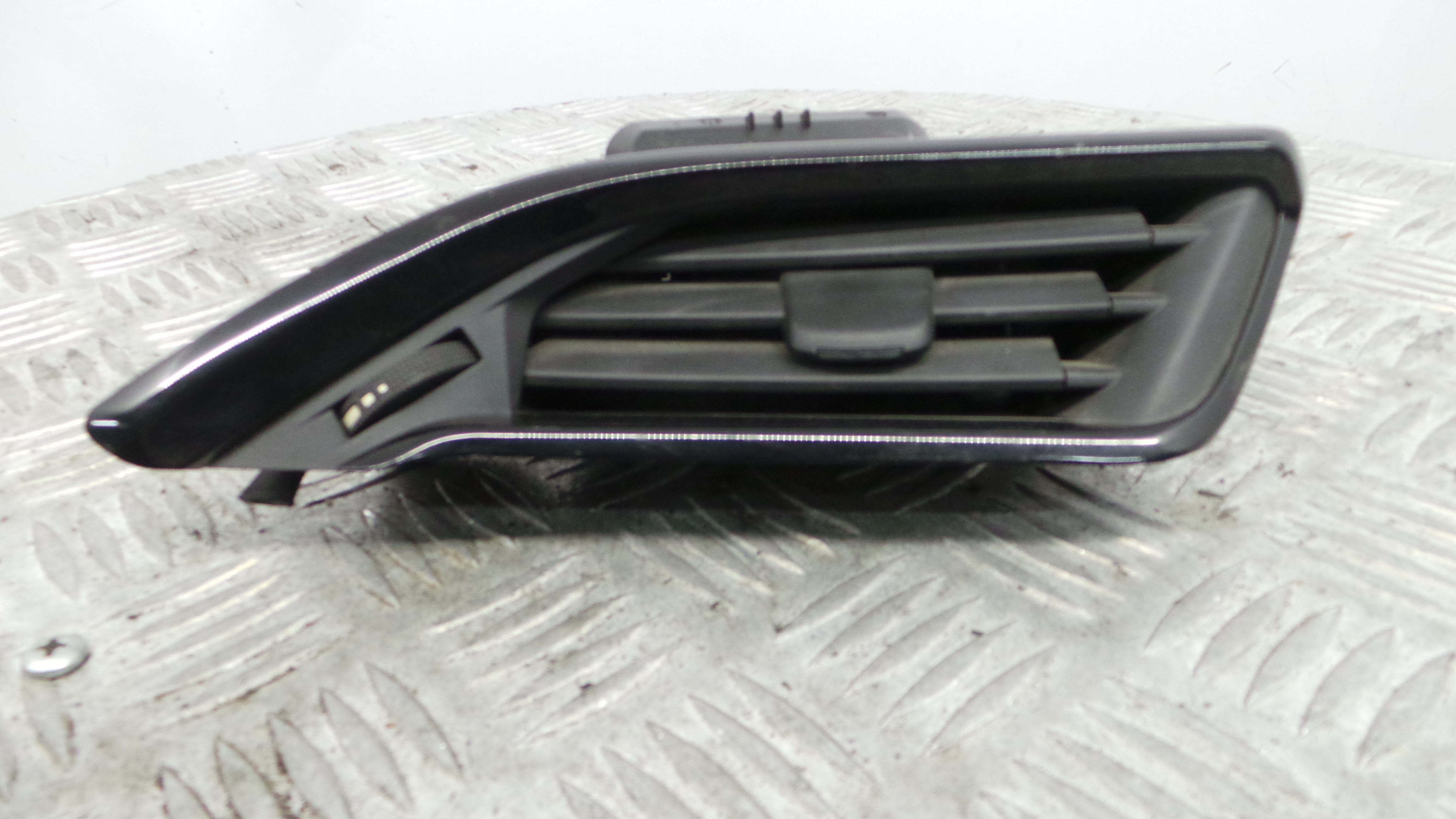 Grelha da Sofagem 9673131677 - PEUGEOT 208 I (CA_, CC_)-36681131 Grelha da Sofagem 9673131677 - PEUGEOT 208 I (CA_, CC_)-36681131