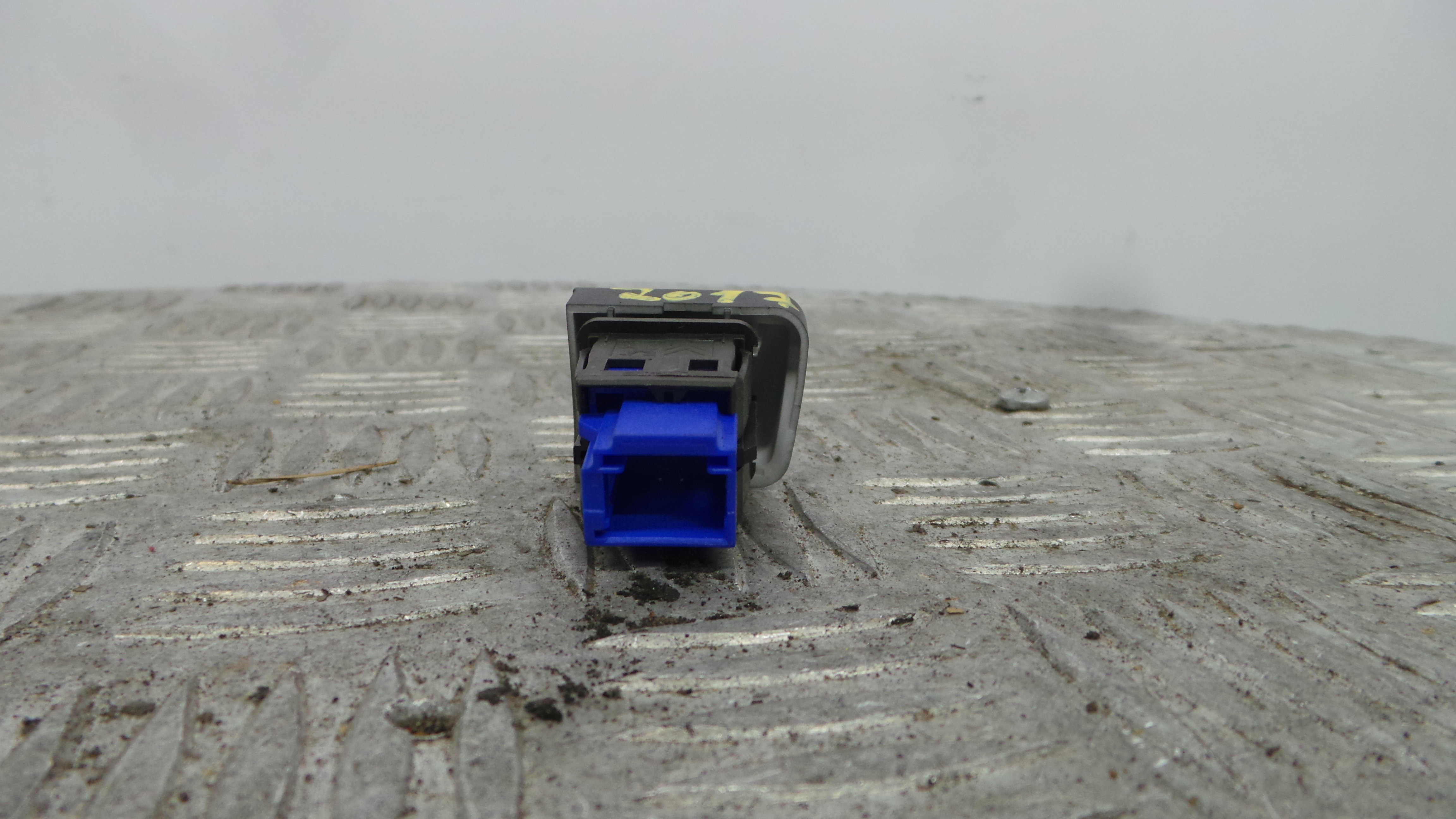 warning 4 piscas 9675091620 - PEUGEOT 208 I (CA_, CC_)-36681276