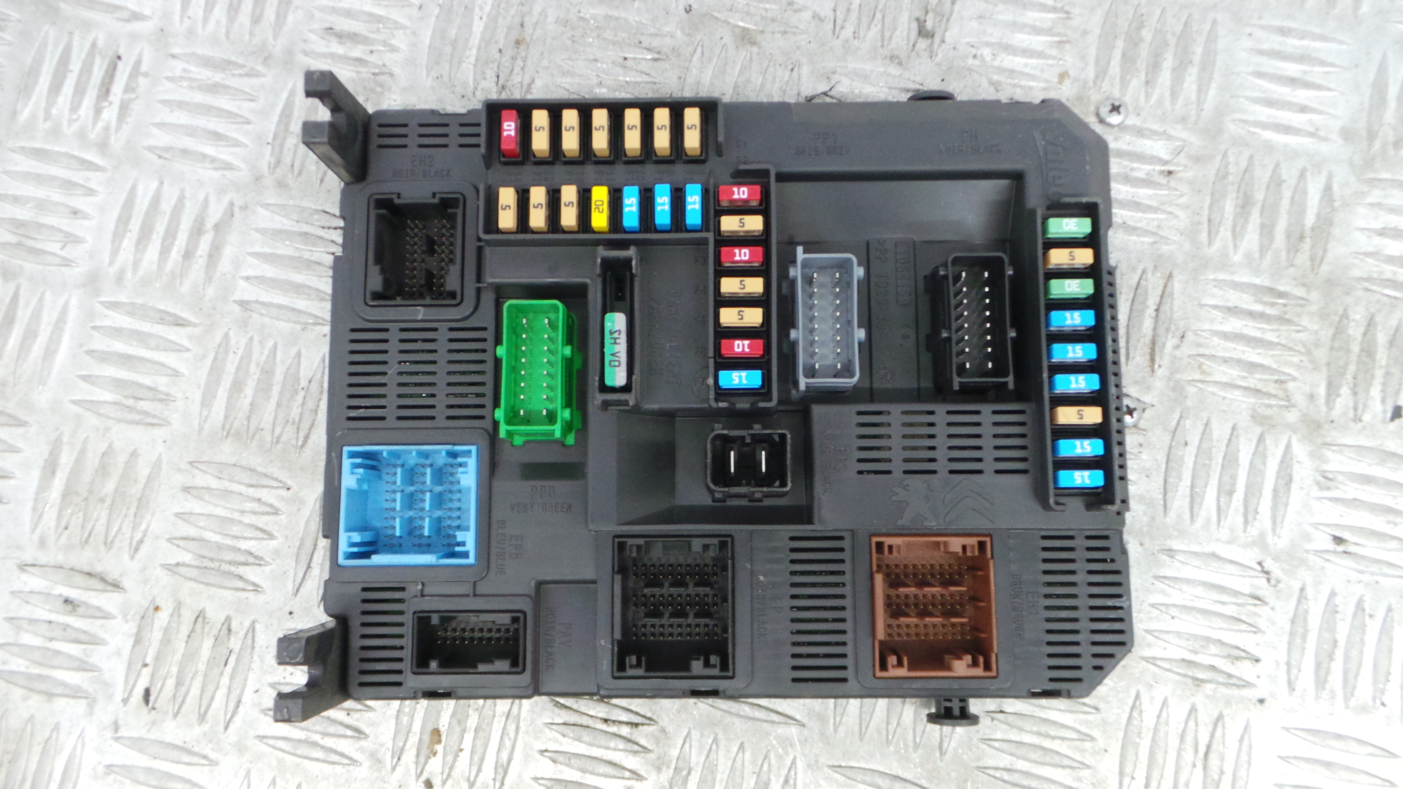 Caixa dos Fusíveis / BSI / UCH / SAM 9807531680 - PEUGEOT 208 I (CA_, CC_)-36686179