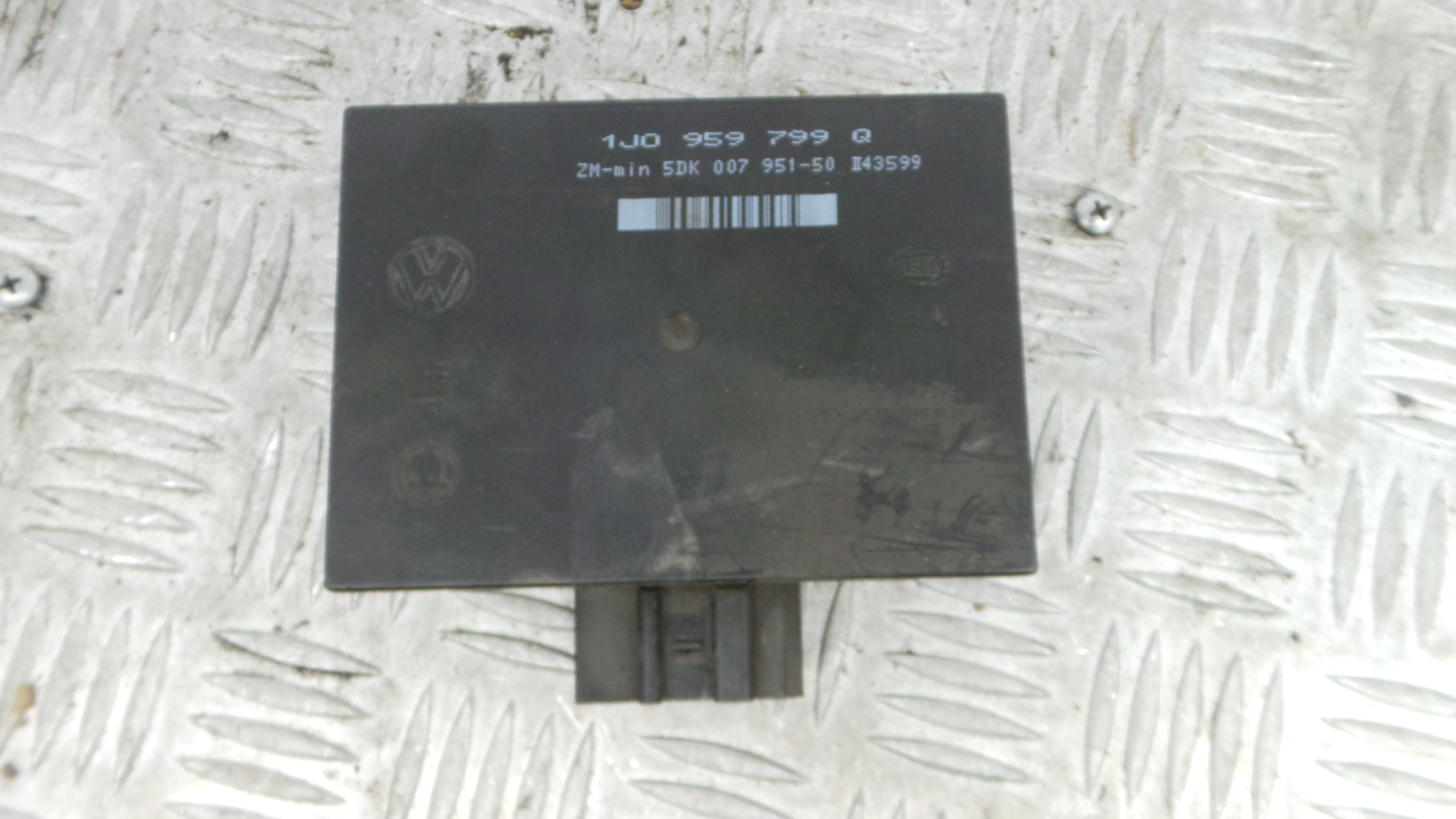 Modulo Electrónico 1J0959799Q - VW GOLF IV (1J1), GOLF Mk IV (1J1)-36686485