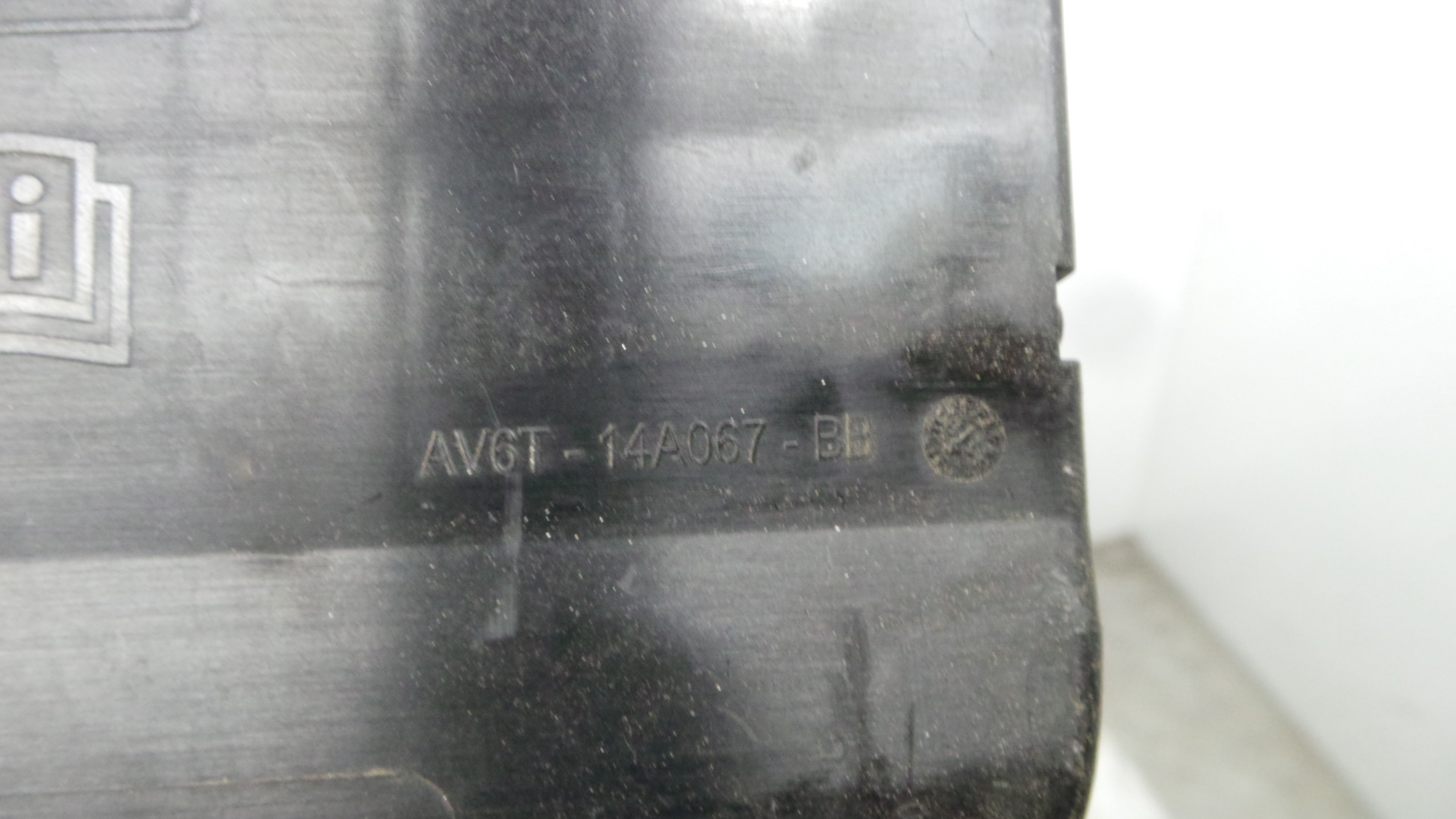 Caixa dos Fusíveis / BSI / UCH / SAM AV6T-14A067-BB - FORD FOCUS III Turnier-36691342