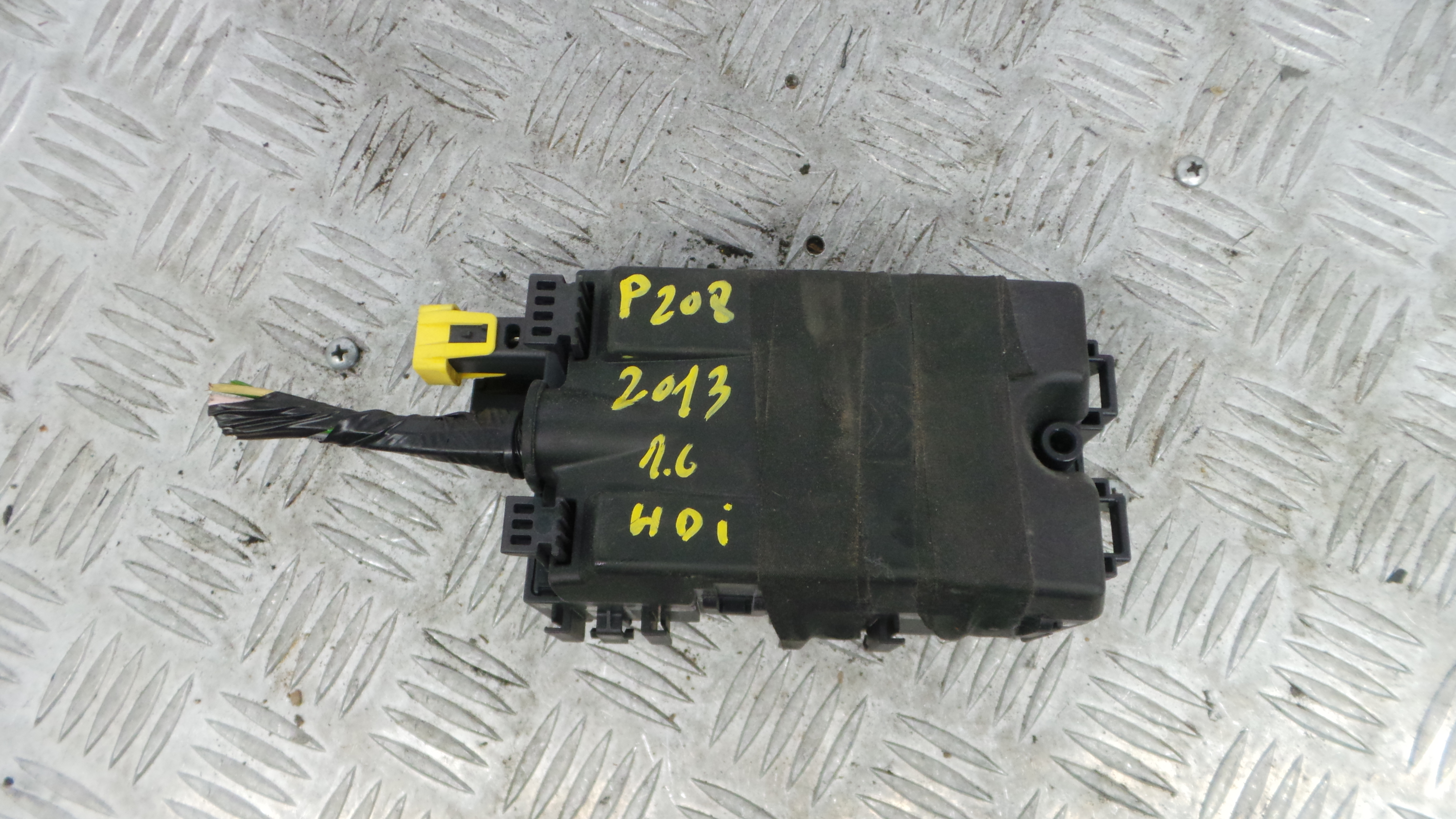 Caixa dos Fusíveis / BSI / UCH / SAM 9666232680 - PEUGEOT 208 I (CA_, CC_)-36691369 Caixa dos Fusíveis / BSI / UCH / SAM 9666232680 - PEUGEOT 208 I (CA_, CC_)-36691369