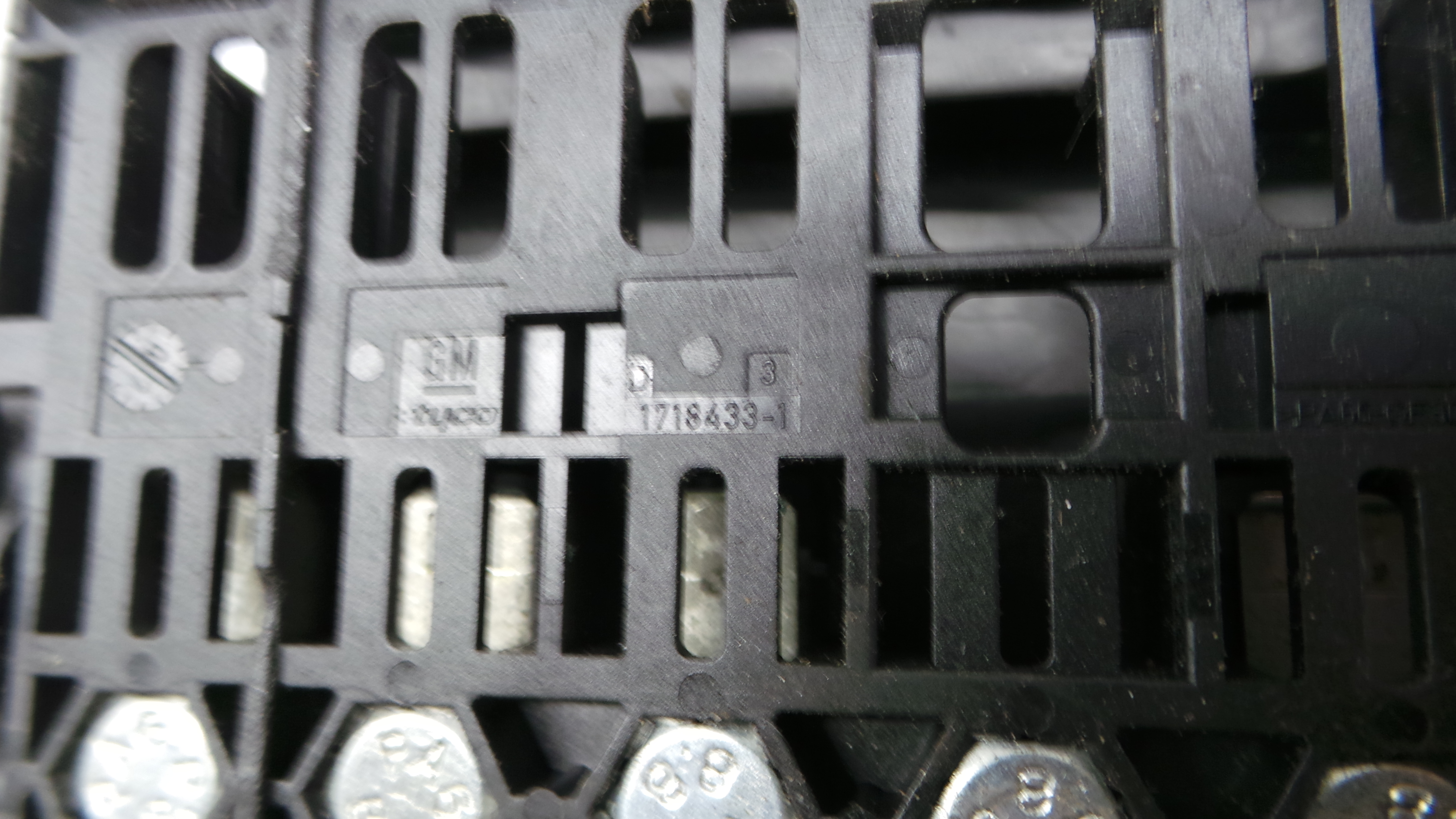 Caixa dos Fusíveis / BSI / UCH / SAM 1718433 - OPEL CORSA D (S07)-36691377