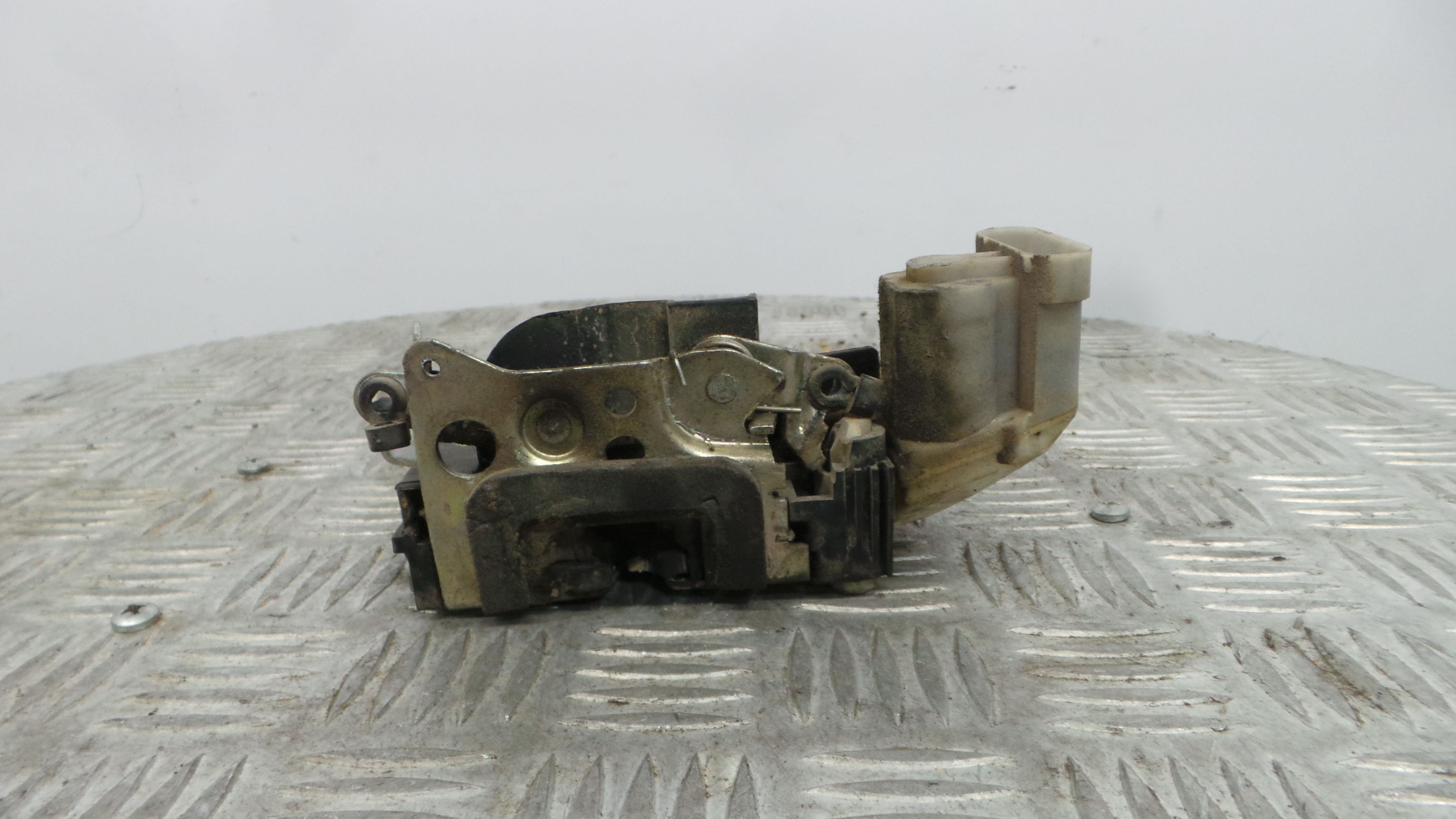 Fecho da Porta Trás Esq 46536068 - FIAT PUNTO (188_)-36691865