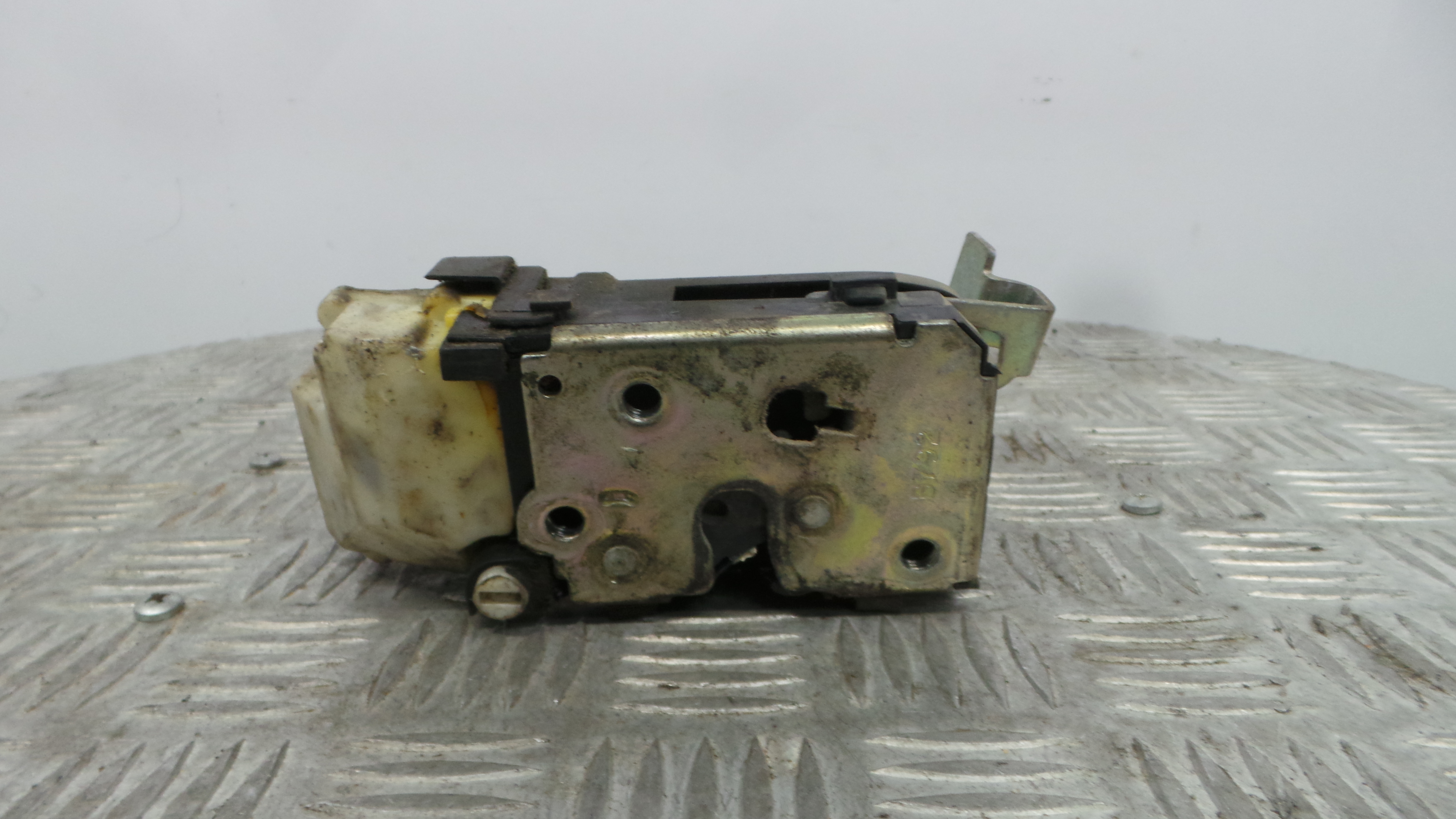 Fecho da Porta Trás Esq 46536068 - FIAT PUNTO (188_)-36691865