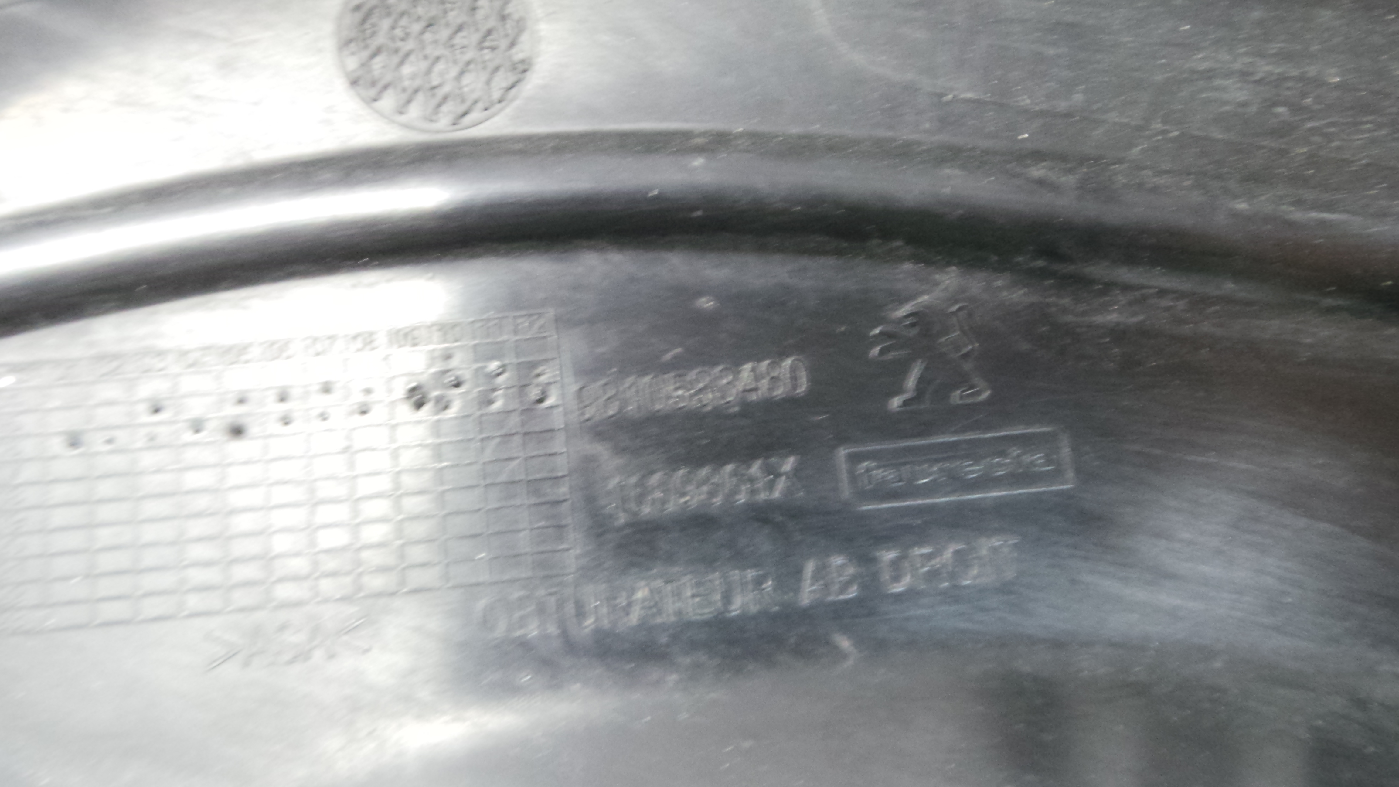 Grelha do Pára-Choques da Frente 9810533480 - PEUGEOT 208 I (CA_, CC_)-36692292