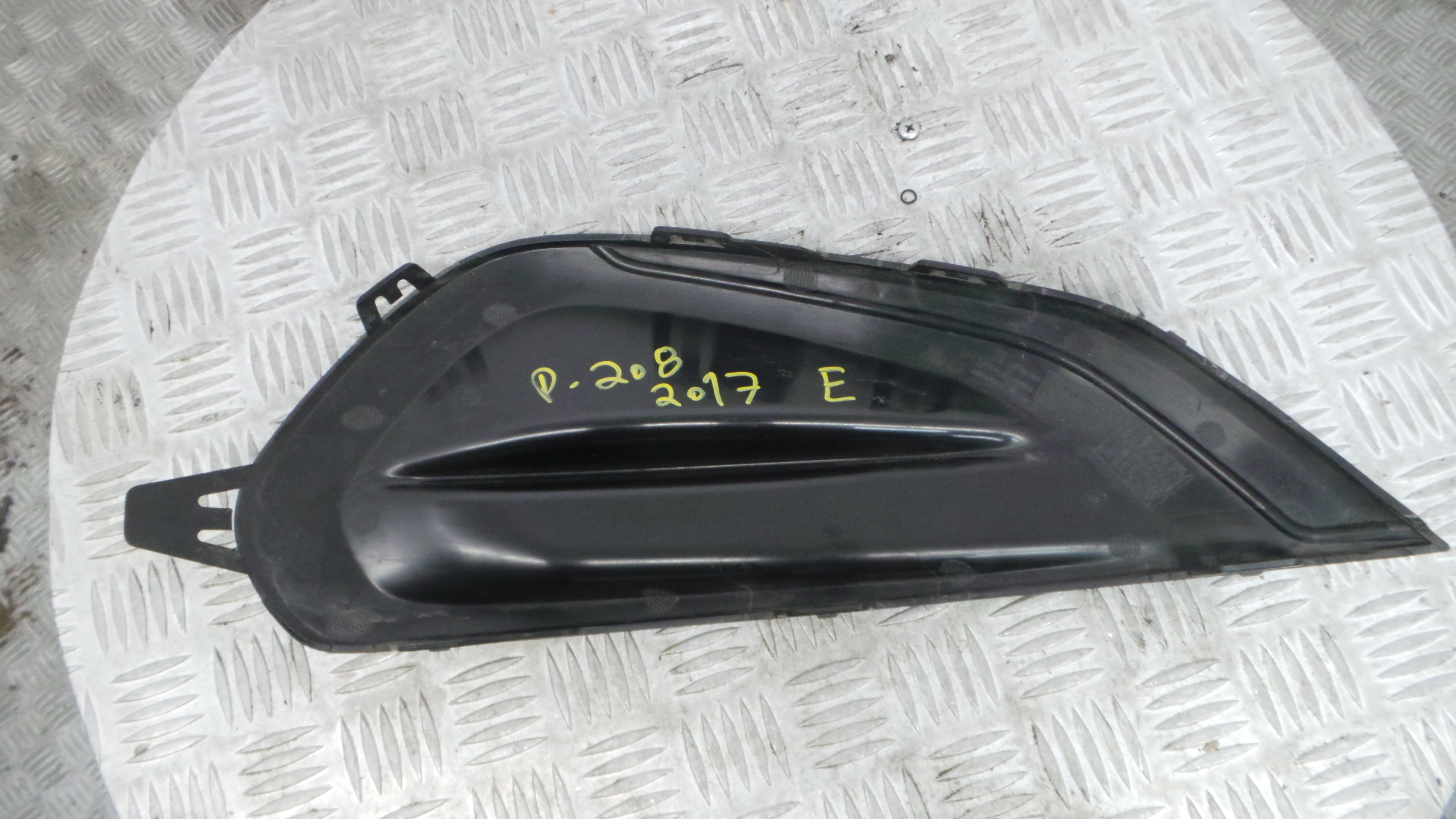 Grelha do Pára-Choques da Frente 9810533680 - PEUGEOT 208 I (CA_, CC_)-36692299