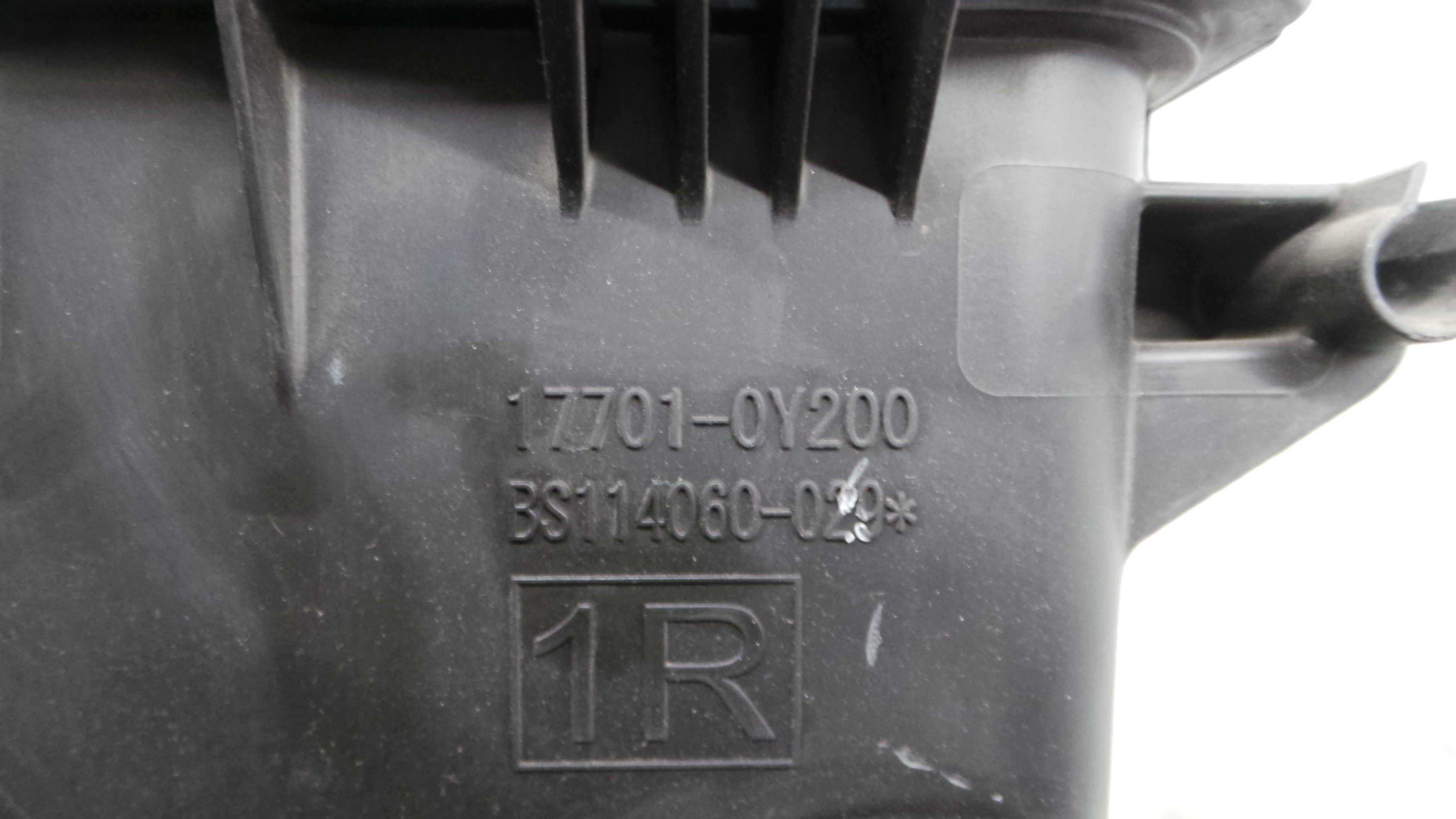 Caixa Filtro de Ar  17701-0Y200 - TOYOTA YARIS (_P15_)-36711113