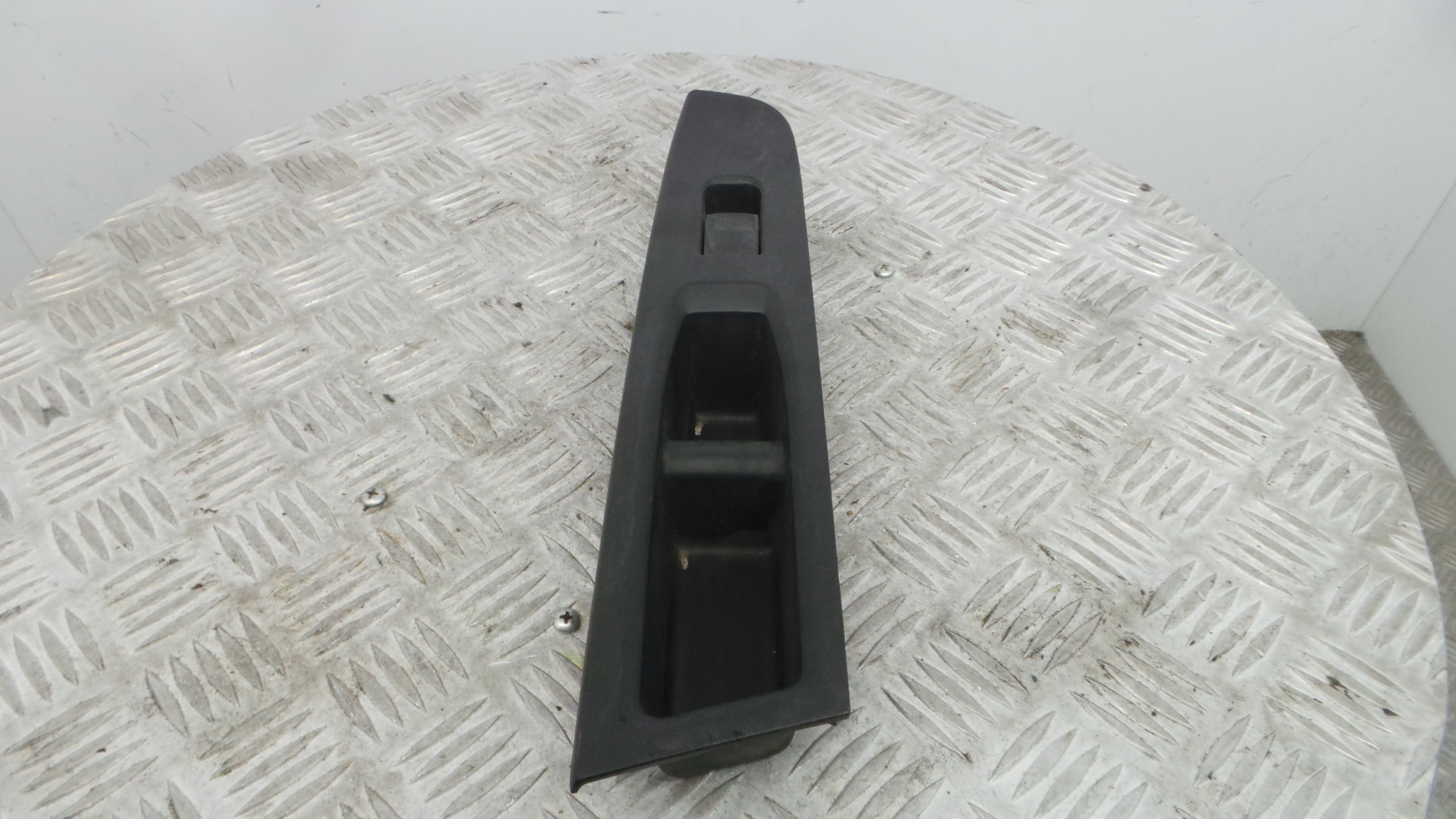 Interruptor / Comando Elevador Vidro Frente Dto  74231-0D700 - TOYOTA YARIS (_P15_)-36711120