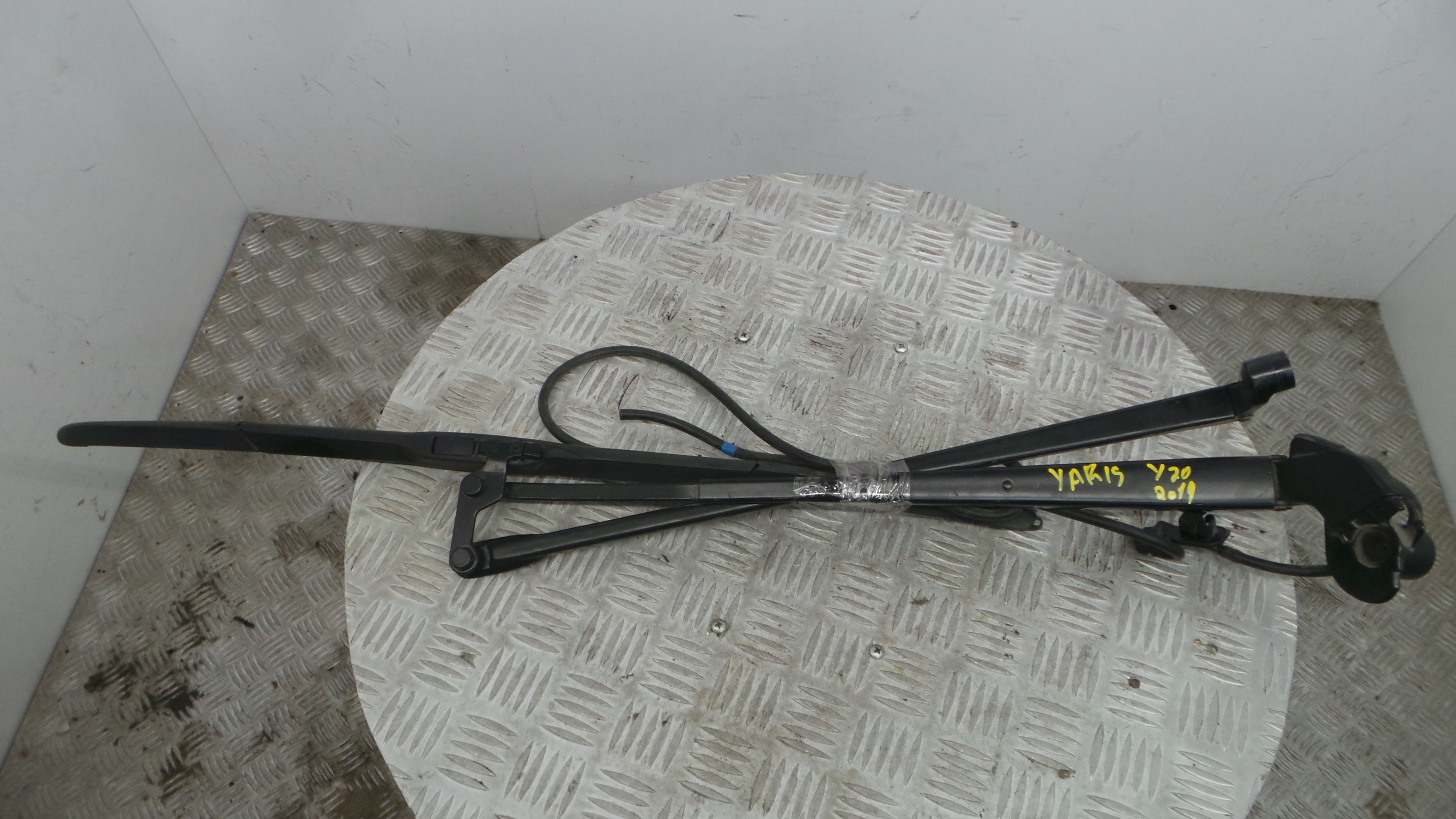 Braço Do Limpa-vidros 85221-0D250 - TOYOTA YARIS (_P15_)-36711221 Braço Do Limpa-vidros 85221-0D250 - TOYOTA YARIS (_P15_)-36711221