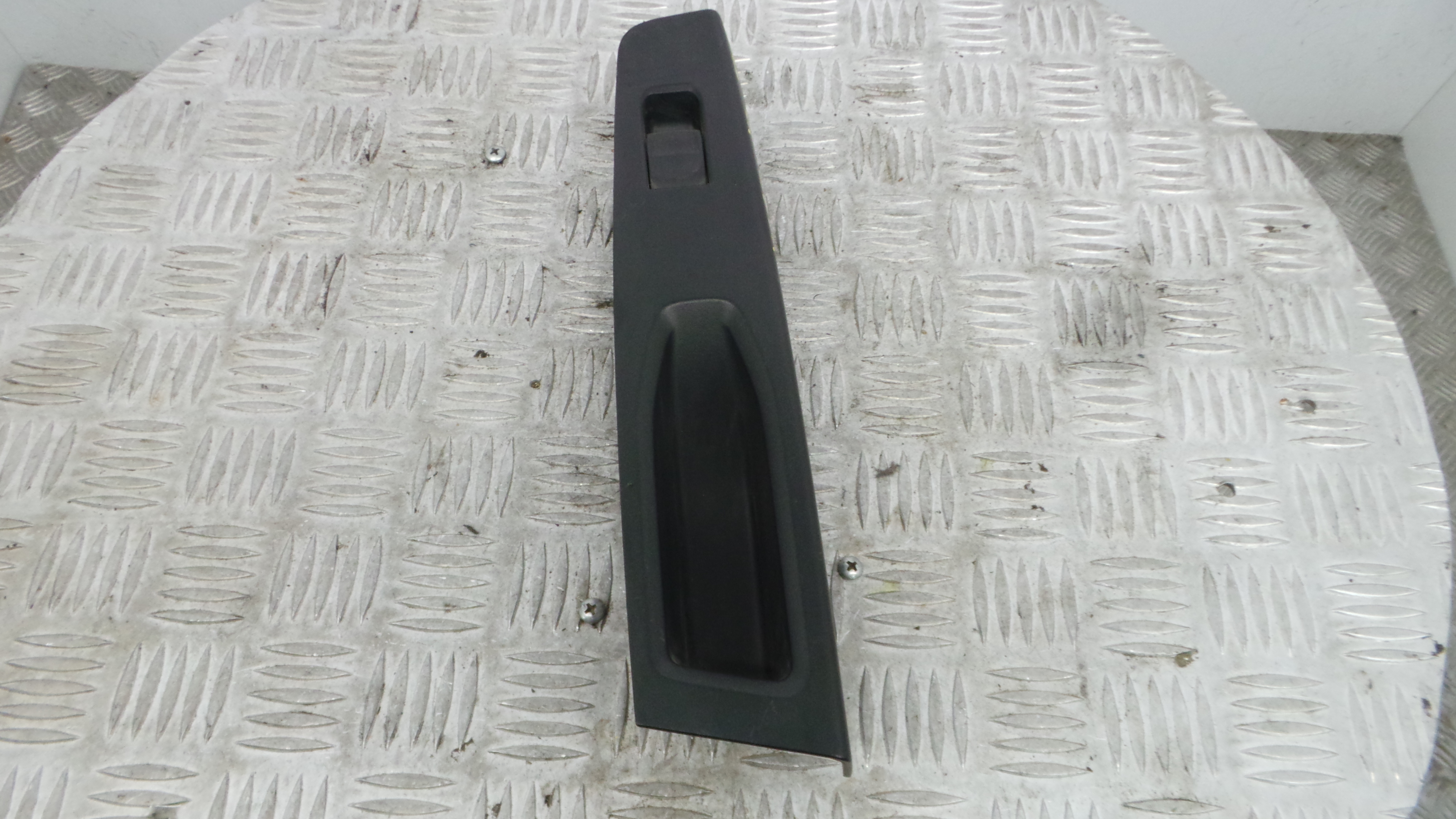 Interruptor / Comando Elevador Vidro Trás Esq 74272-0D400 - TOYOTA YARIS (_P15_)-36711238