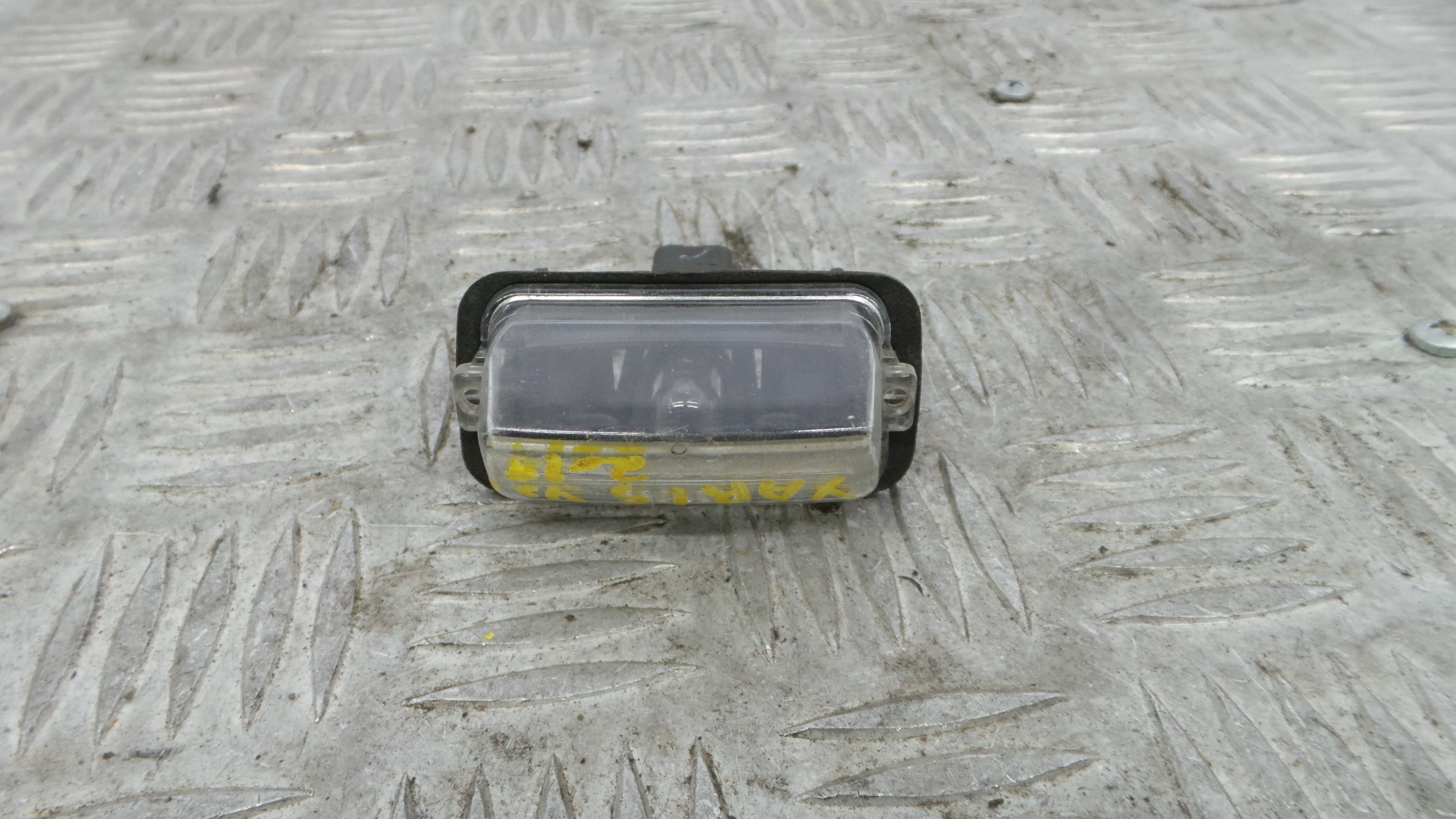 Luz de Matricula 81270-0D120 - TOYOTA YARIS (_P15_)-36711274