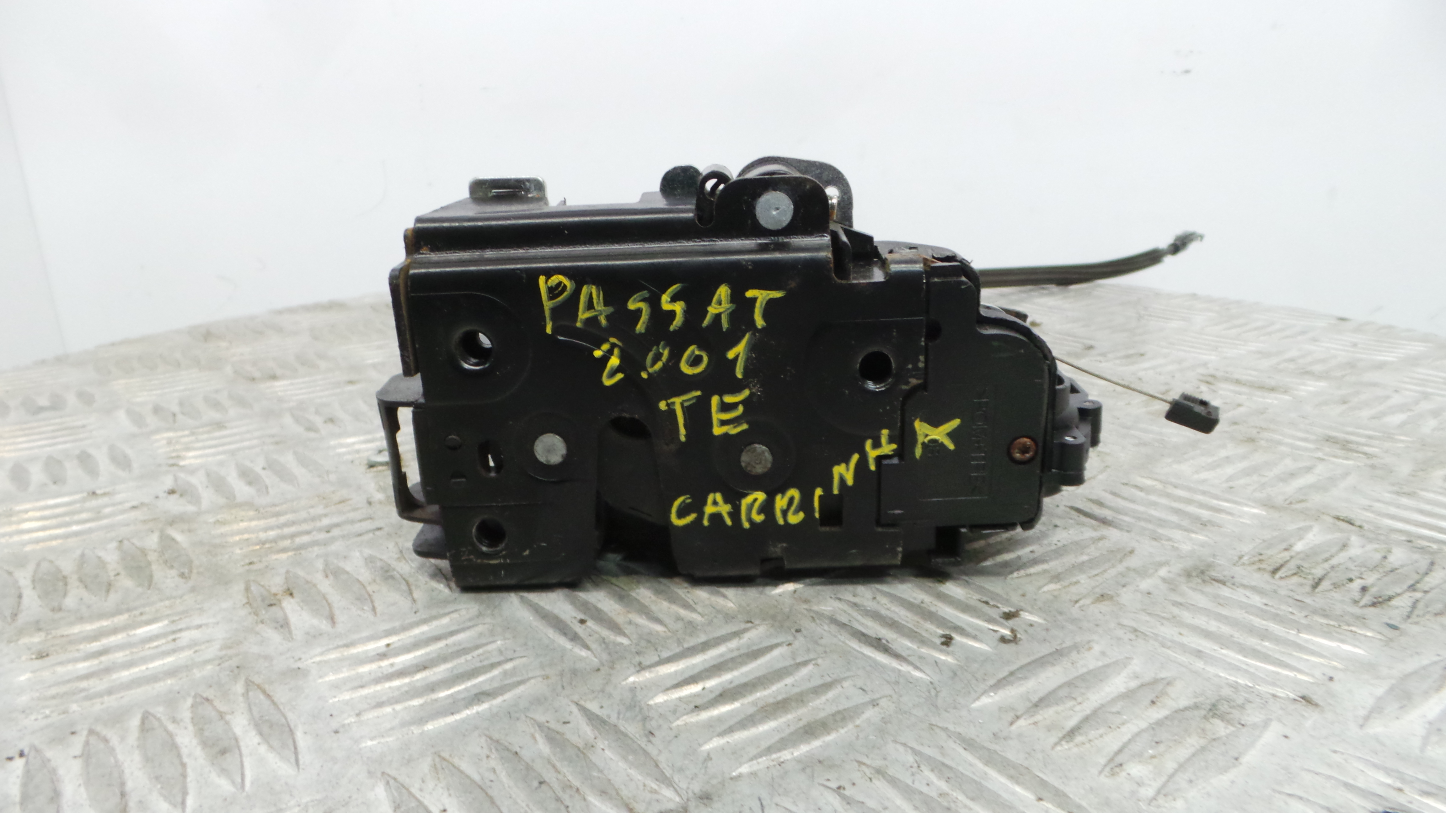 Fecho da Porta Trás Esq 3B4839015A - VW PASSAT B5.5 Estate (3B6), PASSAT B5.5 Variant (3B6)-36711393