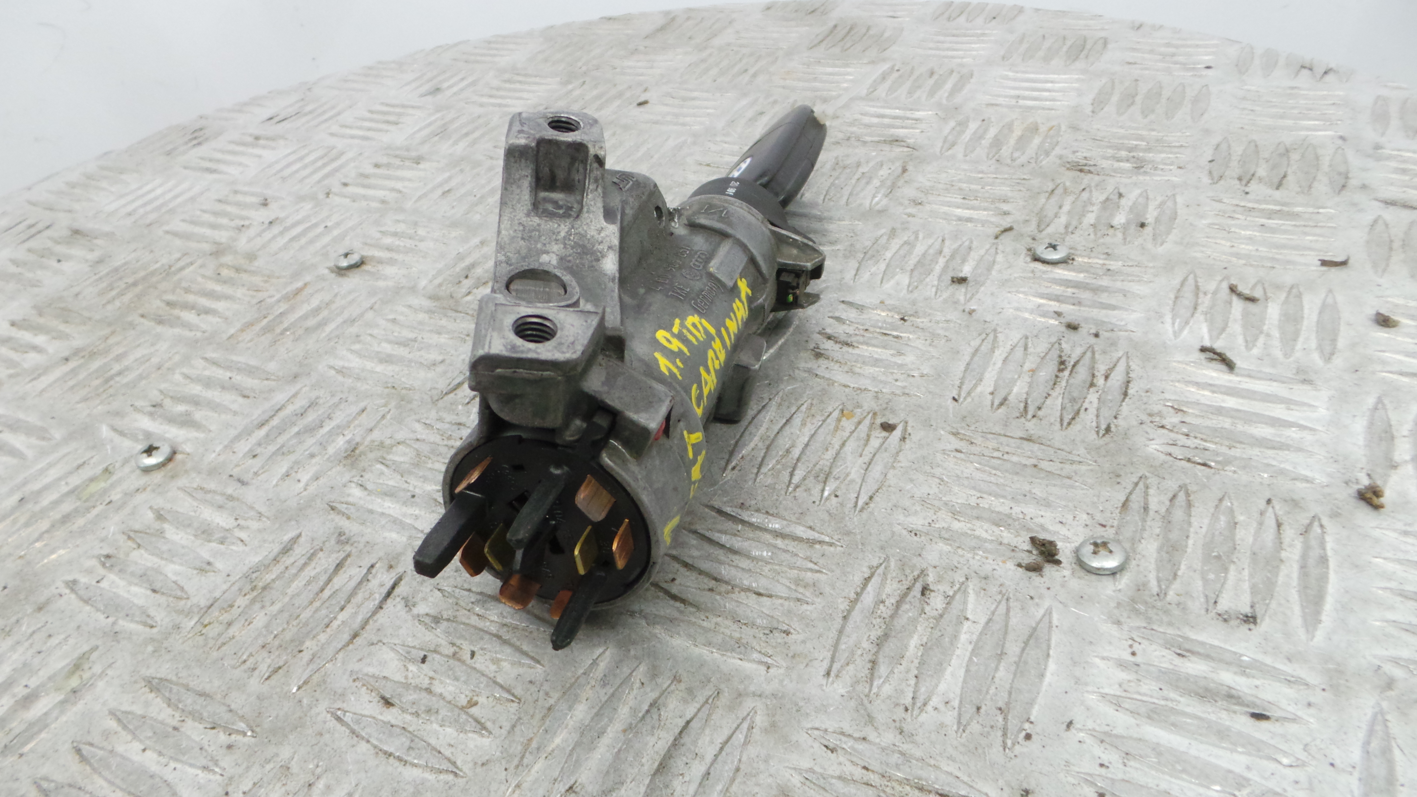 Canhão de ignição 4B0905851 - VW PASSAT B5.5 Estate (3B6), PASSAT B5.5 Variant (3B6)-36711409