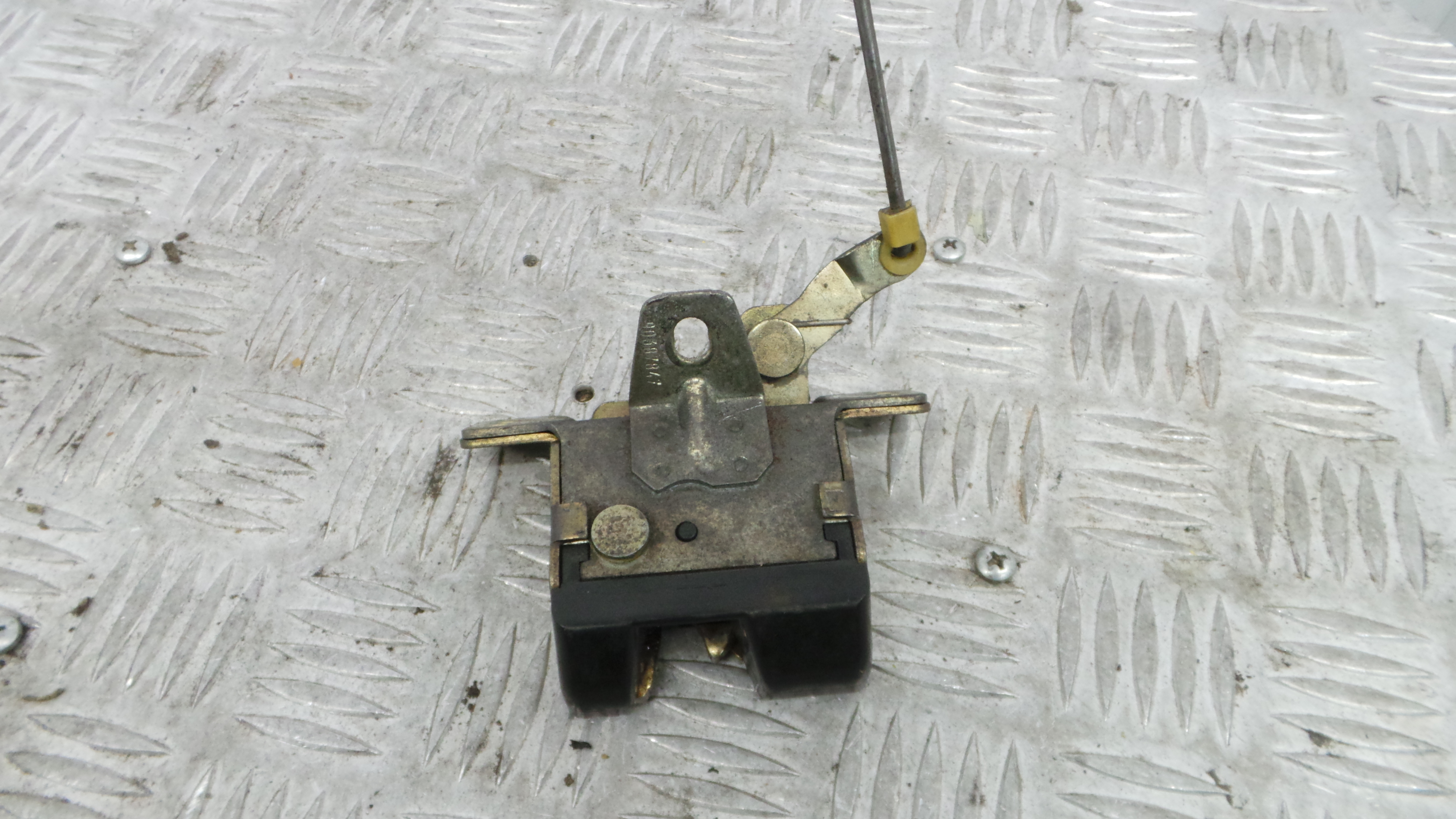 Fecho Mala  24424162 - OPEL CORSA B (S93)-36711422 Fecho Mala  24424162 - OPEL CORSA B (S93)-36711422
