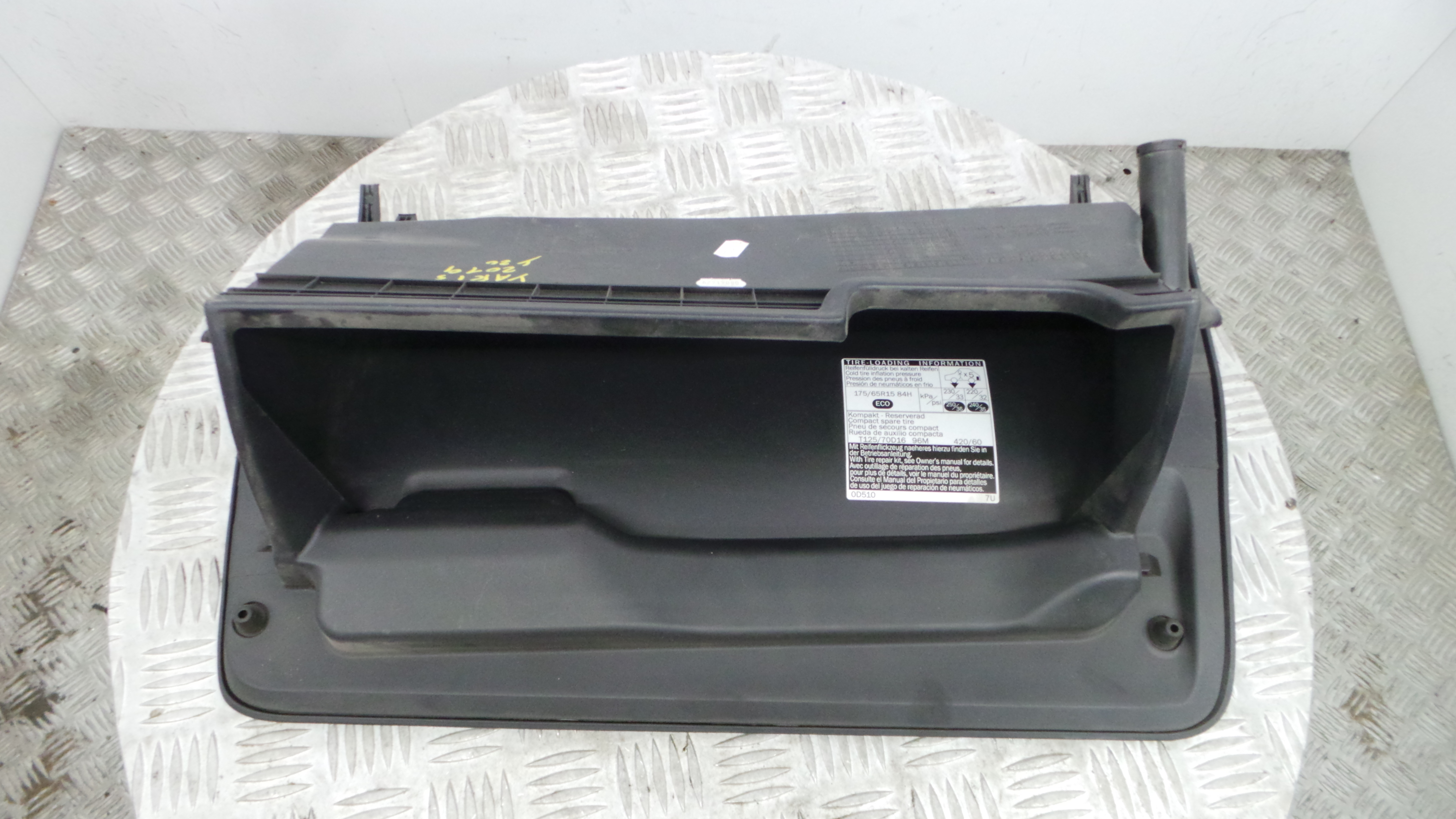 Porta Luvas 55550-0D151 - TOYOTA YARIS (_P15_)-36711574