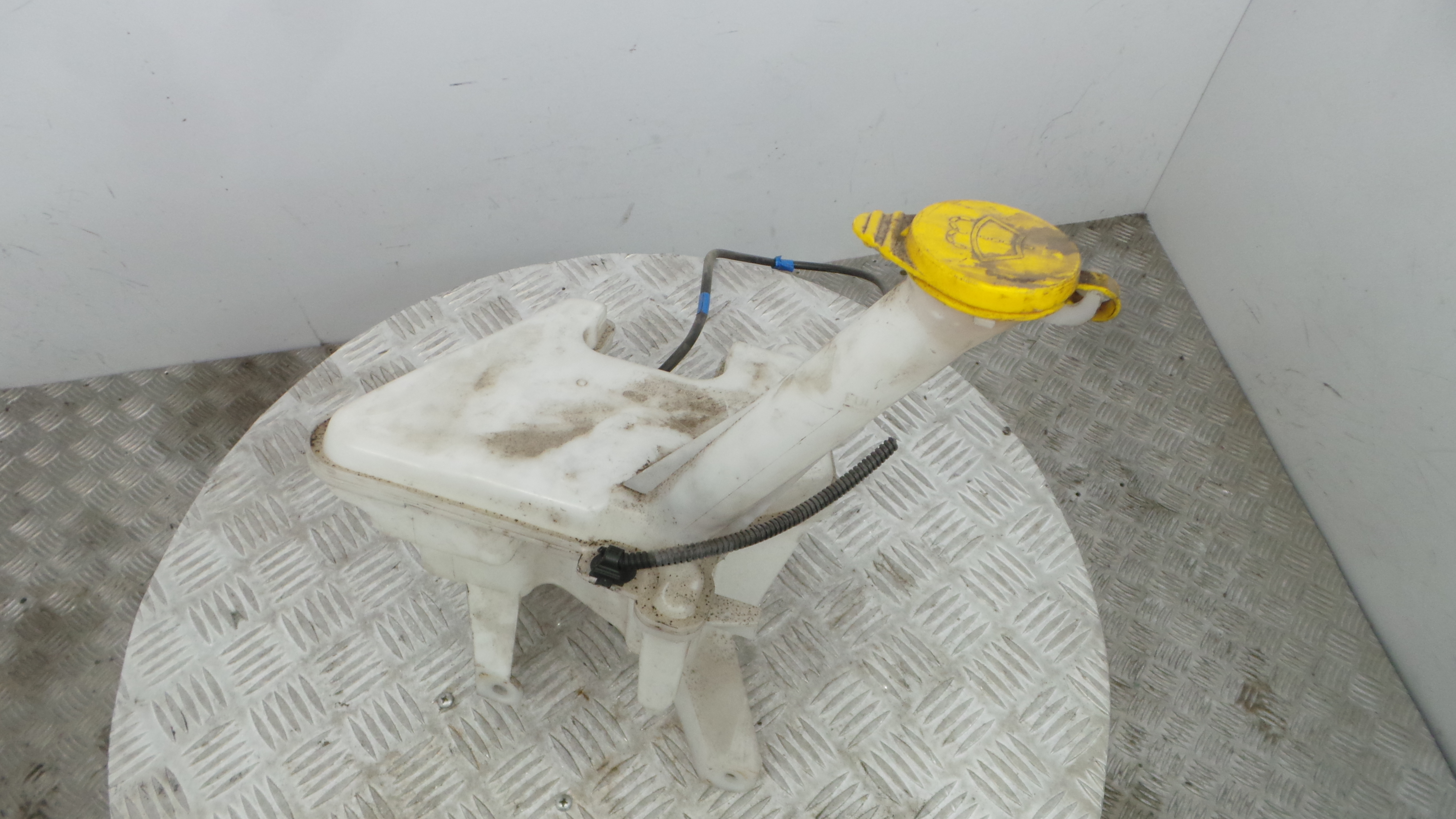 Deposito Reservatório Limpa Vidros Para Brisas 85310-0D172 - TOYOTA YARIS (_P15_)-36711581