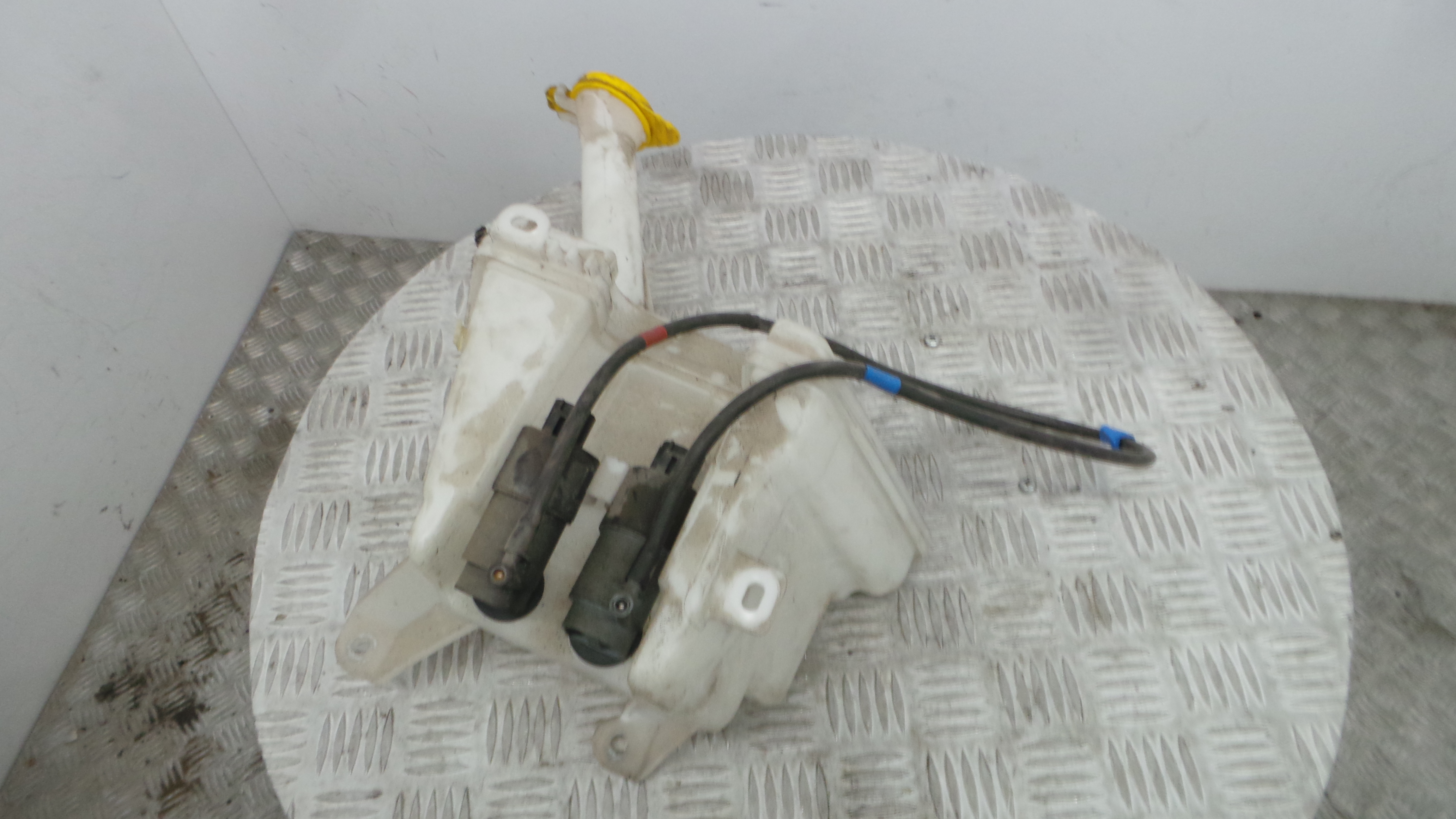 Deposito Reservatório Limpa Vidros Para Brisas 85310-0D172 - TOYOTA YARIS (_P15_)-36711581