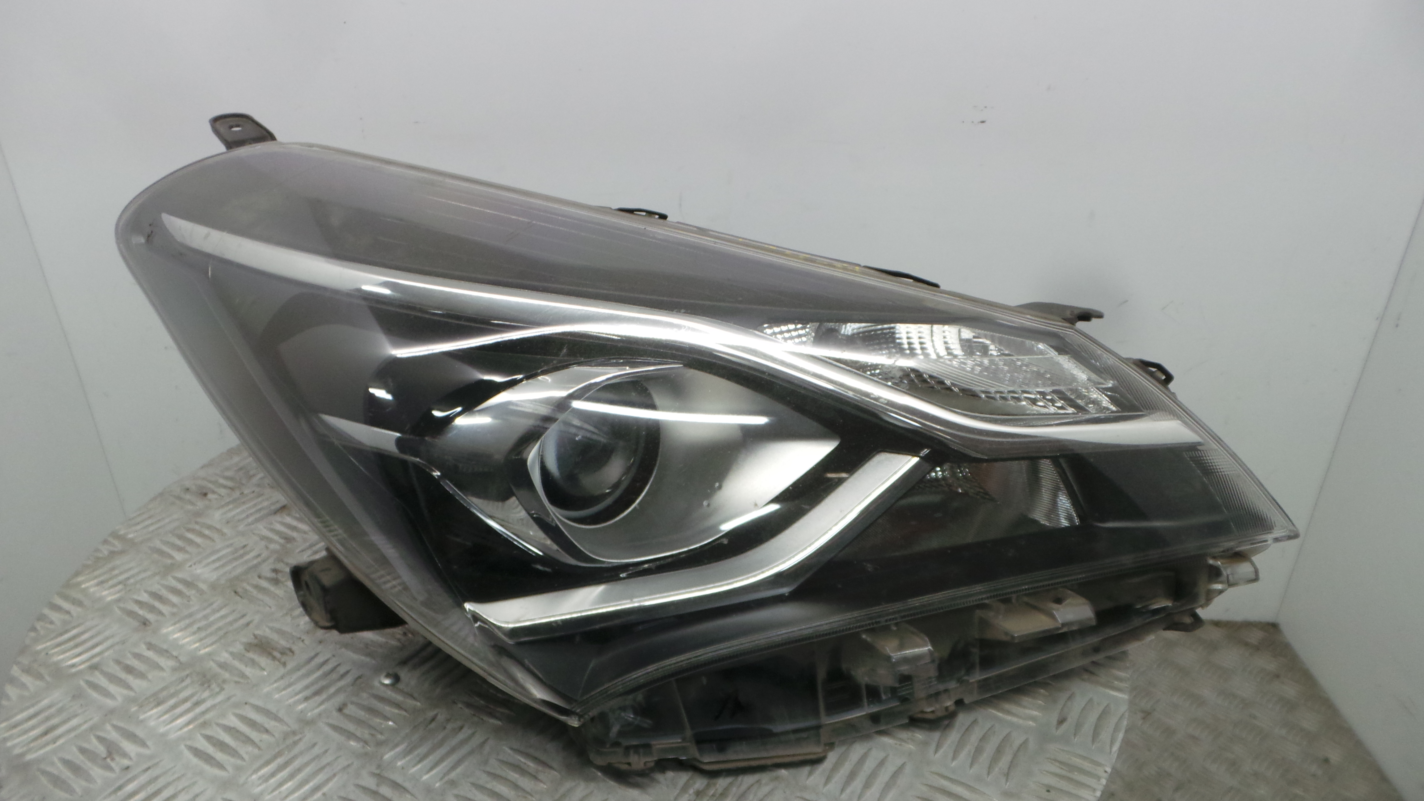 Ótica Dto 81130-0DK00 - TOYOTA YARIS (_P15_)-36711617