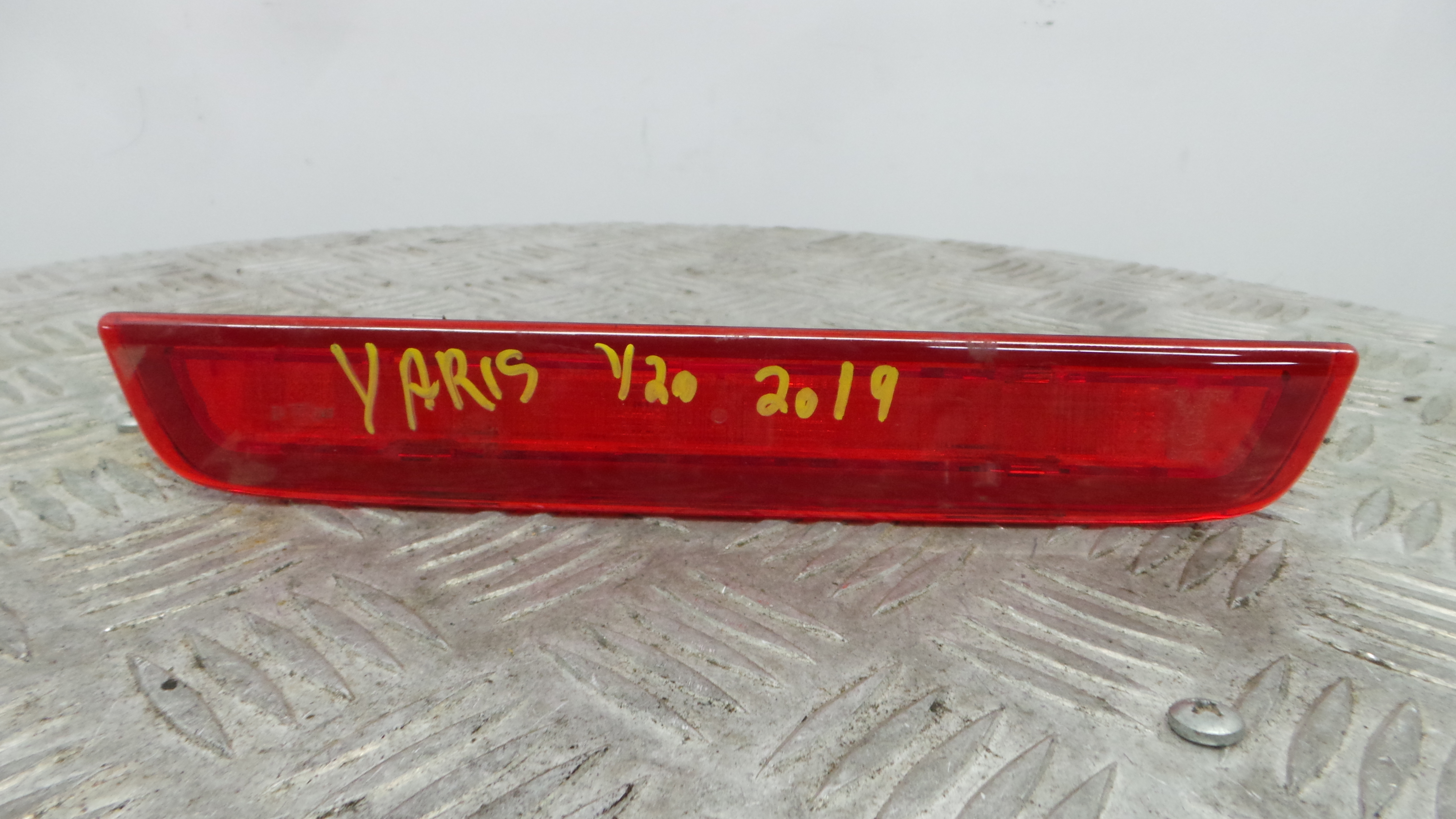 Farolim Stop Central / Luz de Stop Adicional 81570-0D152 - TOYOTA YARIS (_P15_)-36711623