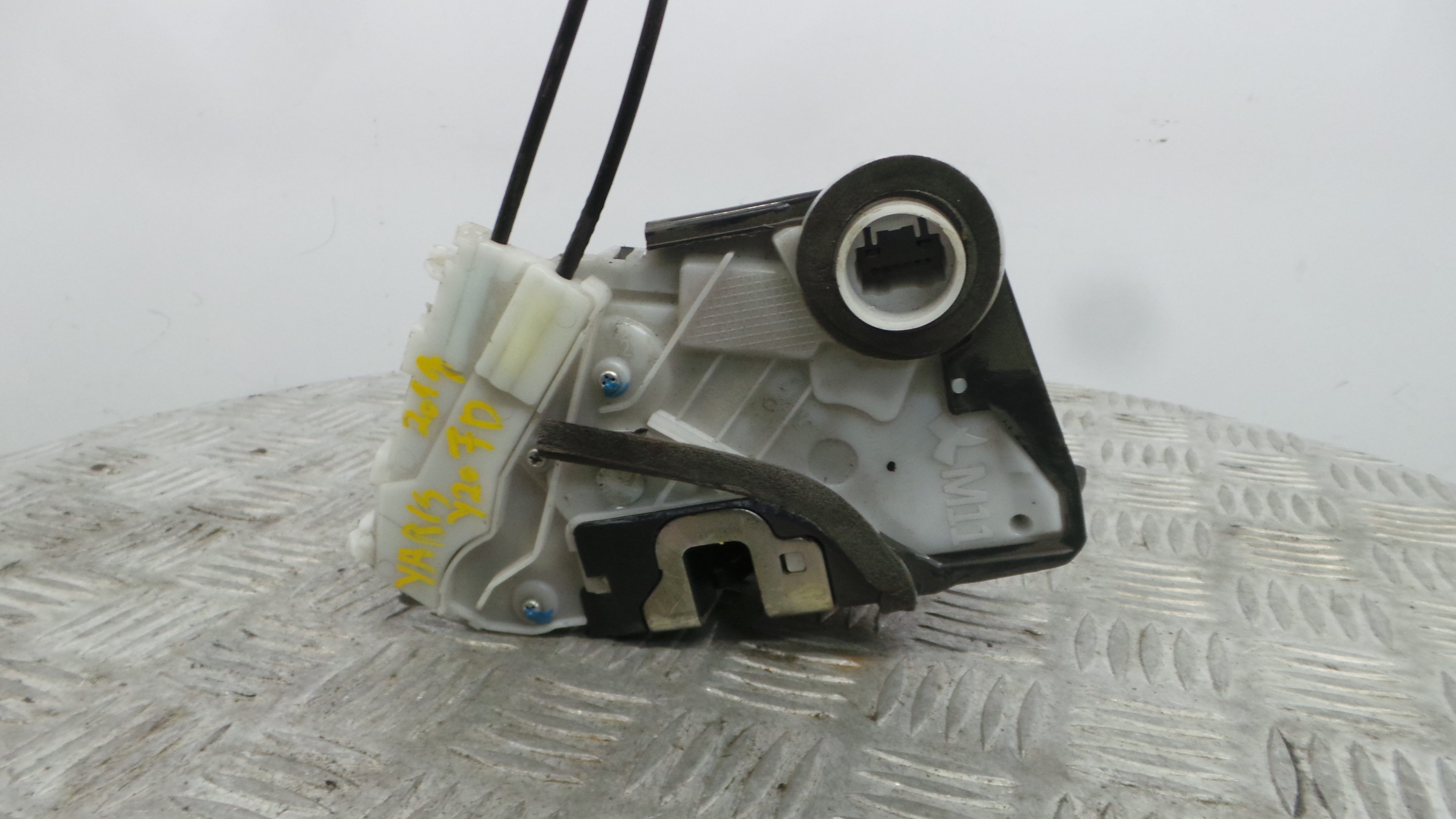 Fecho da Porta Frente Dto 69030-0D540 - TOYOTA YARIS (_P15_)-36711632