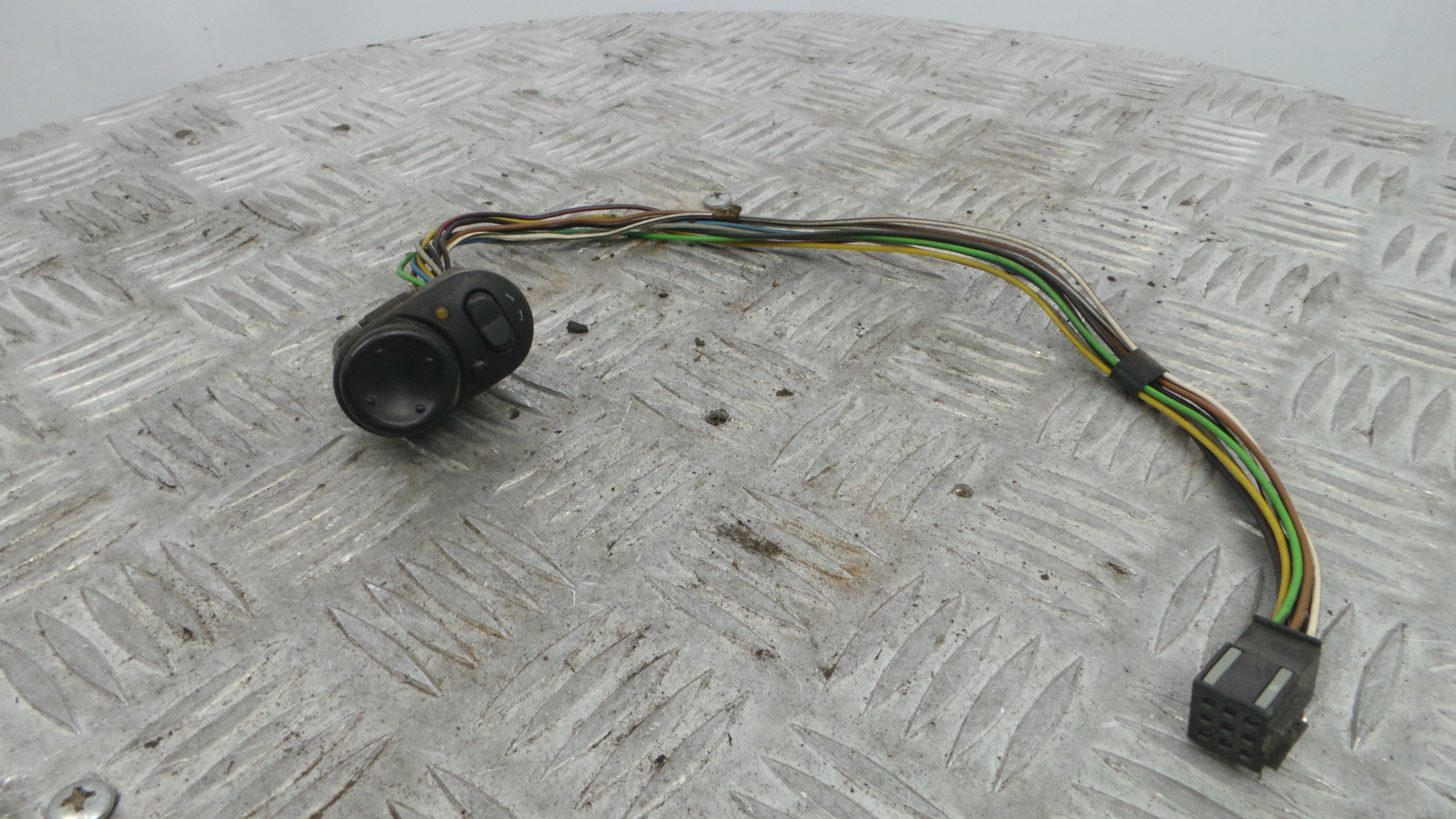 Comando Retrovisores - OPEL CORSA B (S93)-36711805 Comando Retrovisores - OPEL CORSA B (S93)-36711805