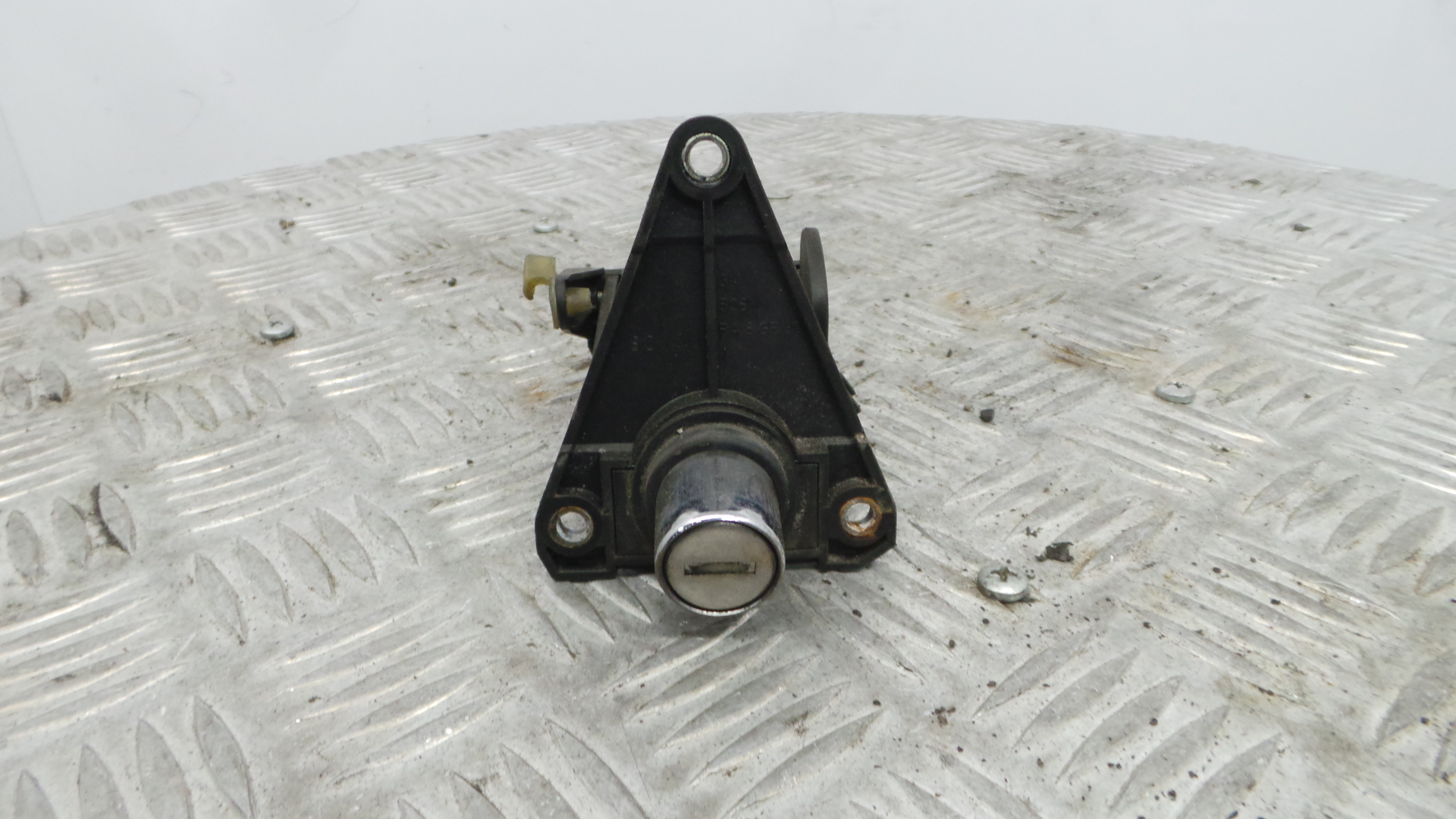 Fecho Mala  90444734 - OPEL CORSA B (S93)-36711821