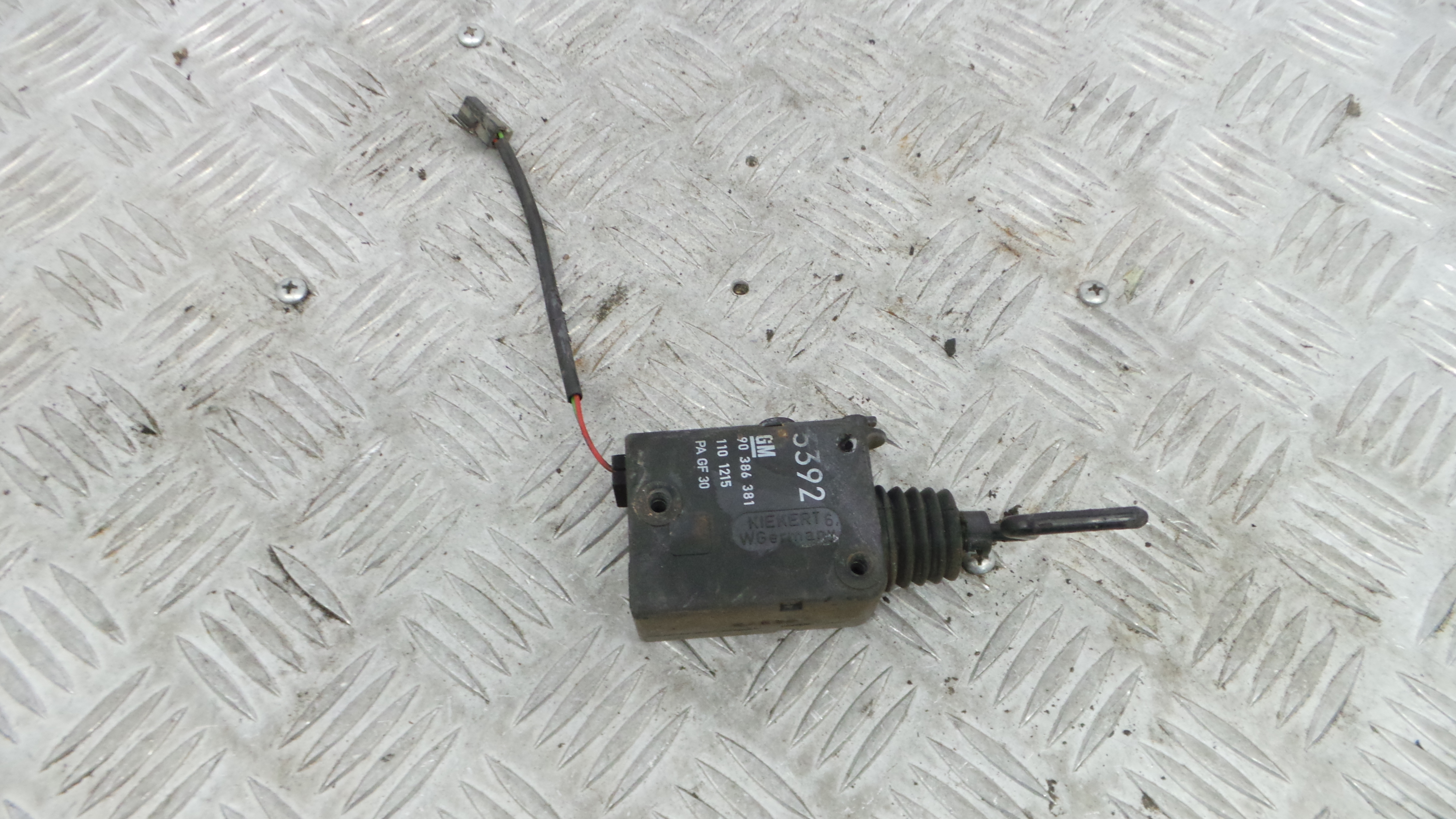 Pistola Deposito Combustivel 90386381 - OPEL CORSA B (S93)-36711823