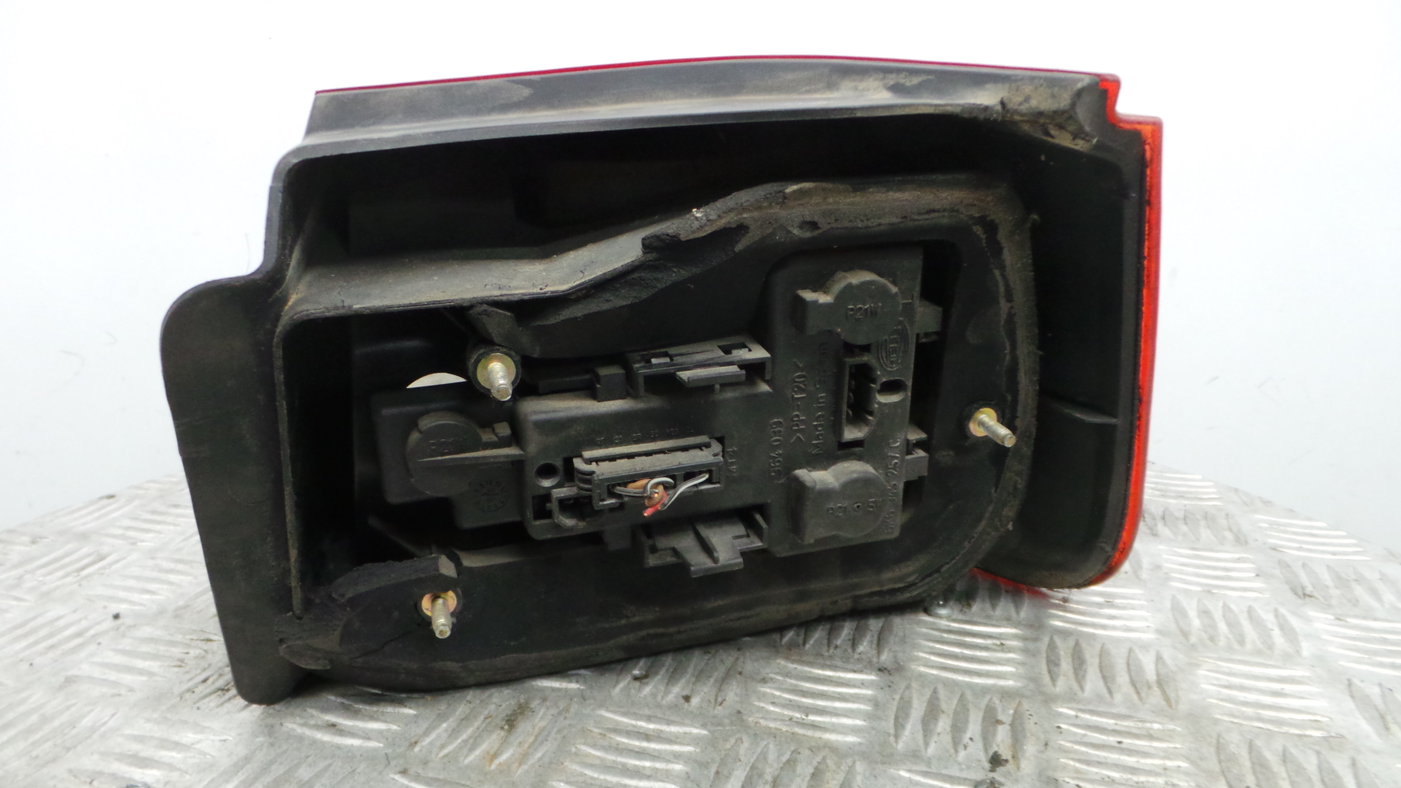 Farolim Stop Esq 6K6945111G - SEAT IBIZA II (6K1), IBIZA Mk II (6K1)-36712904