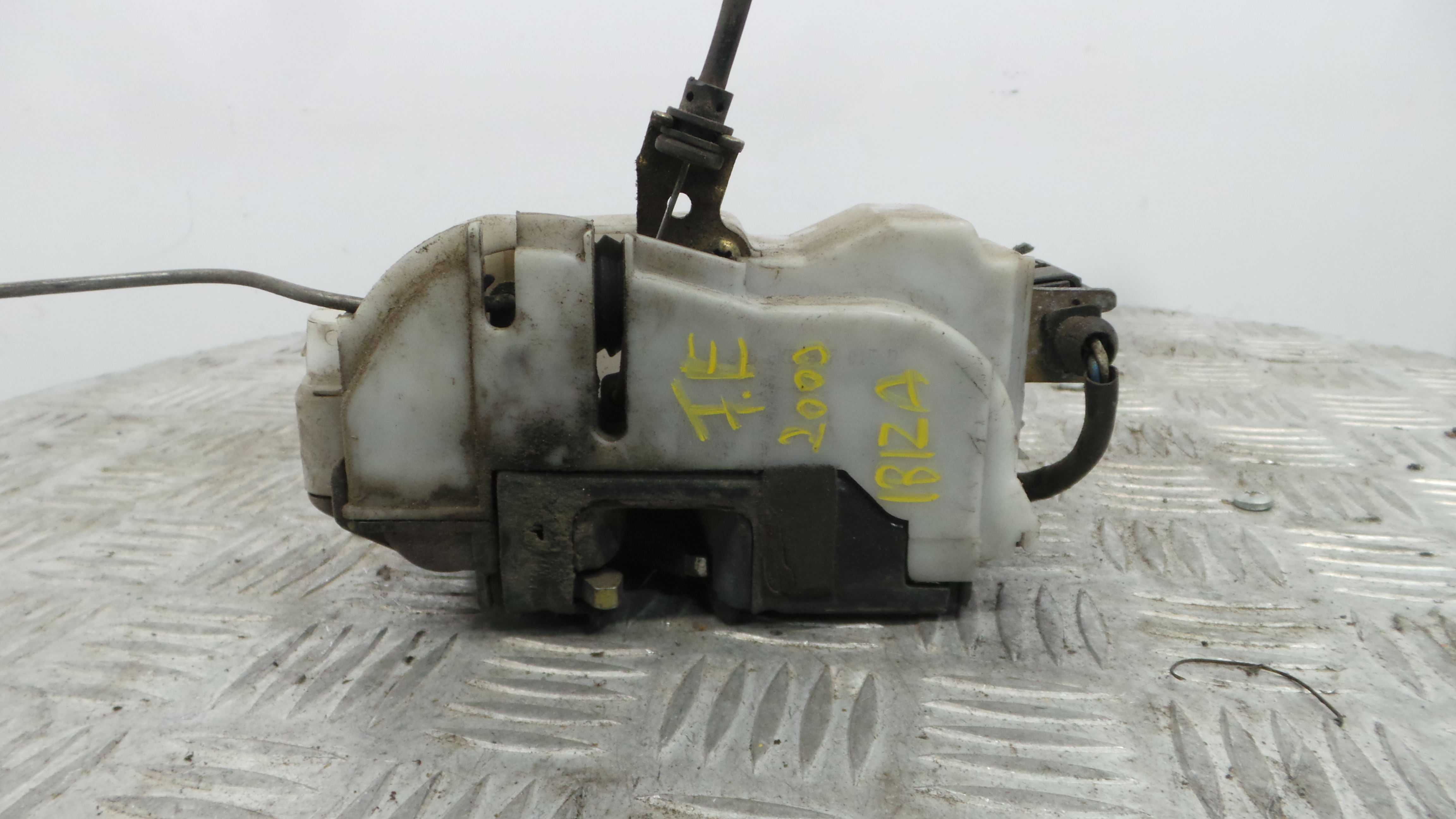 Fecho da Porta Frente Esq 6K4837015D - SEAT IBIZA II (6K1), IBIZA Mk II (6K1)-36712915