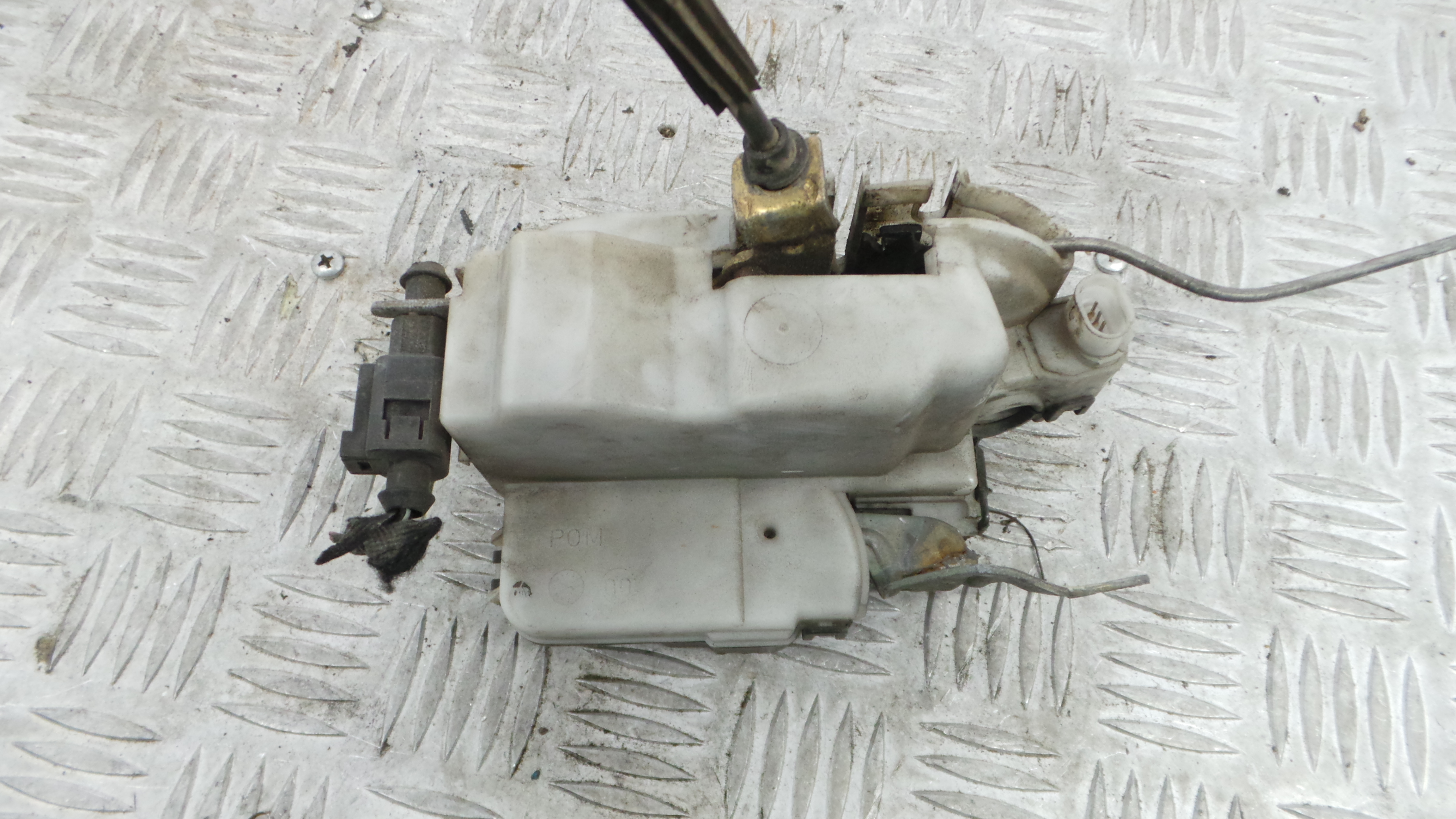 Fecho da Porta Frente Esq 6K4837015D - SEAT IBIZA II (6K1), IBIZA Mk II (6K1)-36712915