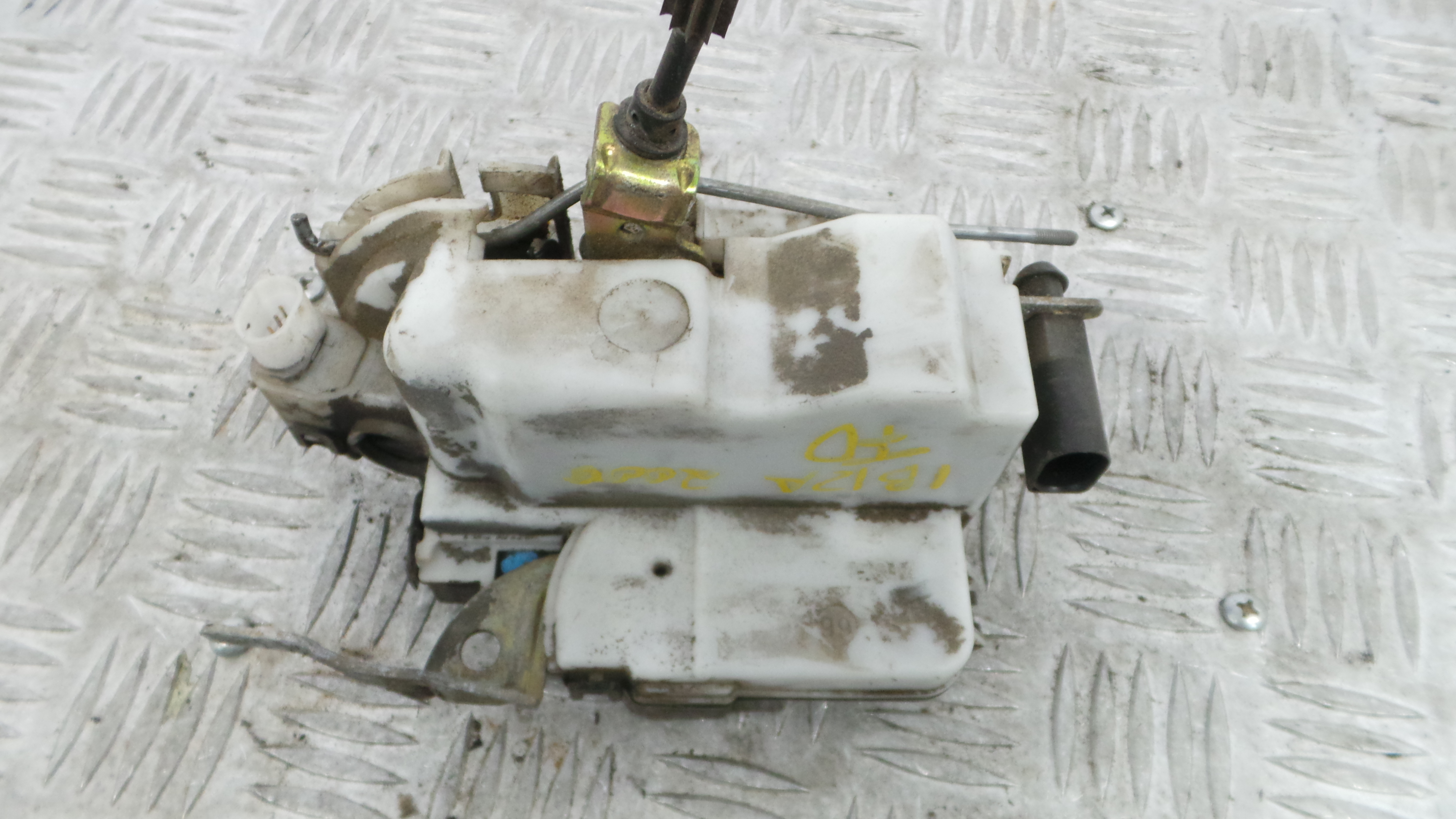 Fecho da Porta Frente Dto 6K4837016D - SEAT IBIZA II (6K1), IBIZA Mk II (6K1)-36712918